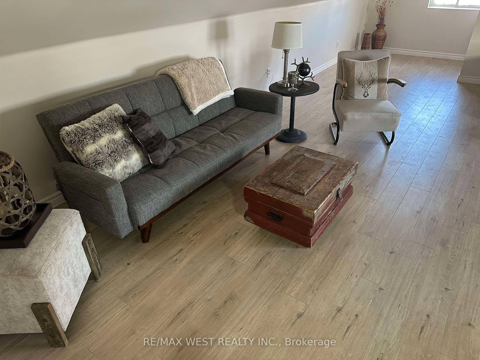 Photo 3 of 39 Westmount Drive S, Orillia — HOMEH