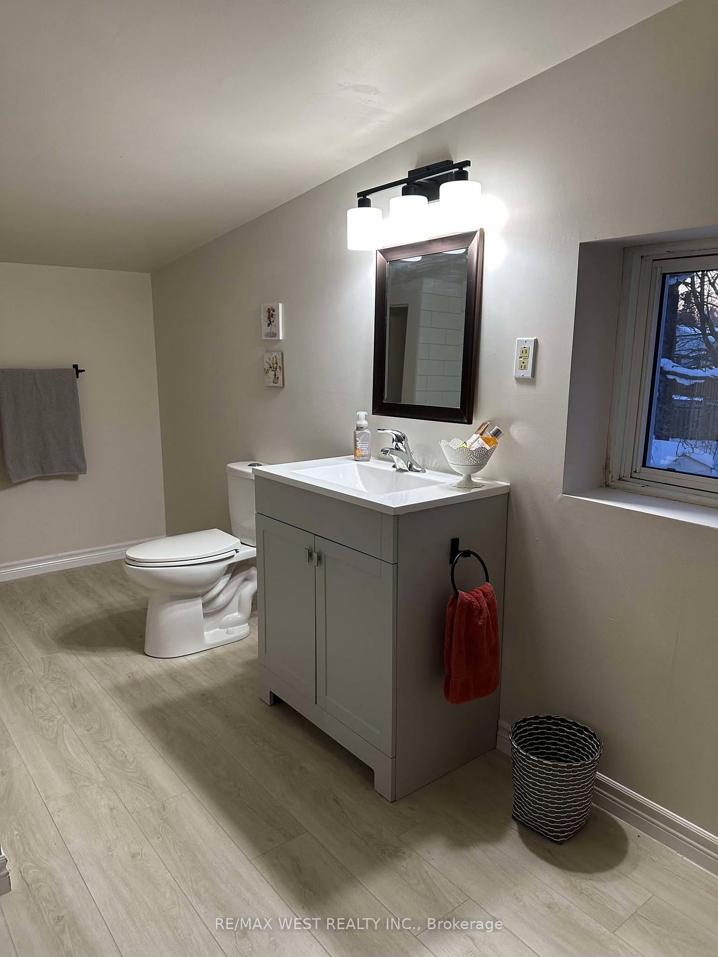 Photo 6 of 39 Westmount Drive S, Orillia — HOMEH