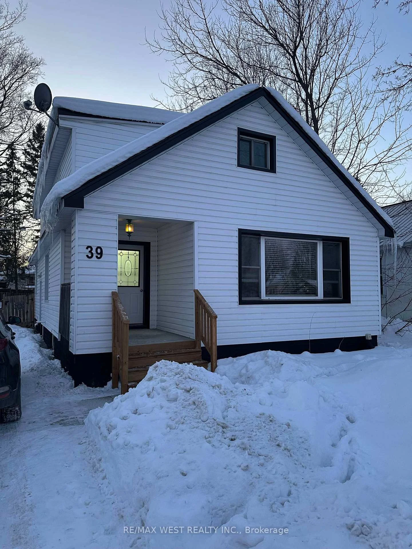 Photo 8 of 39 Westmount Drive S, Orillia — HOMEH