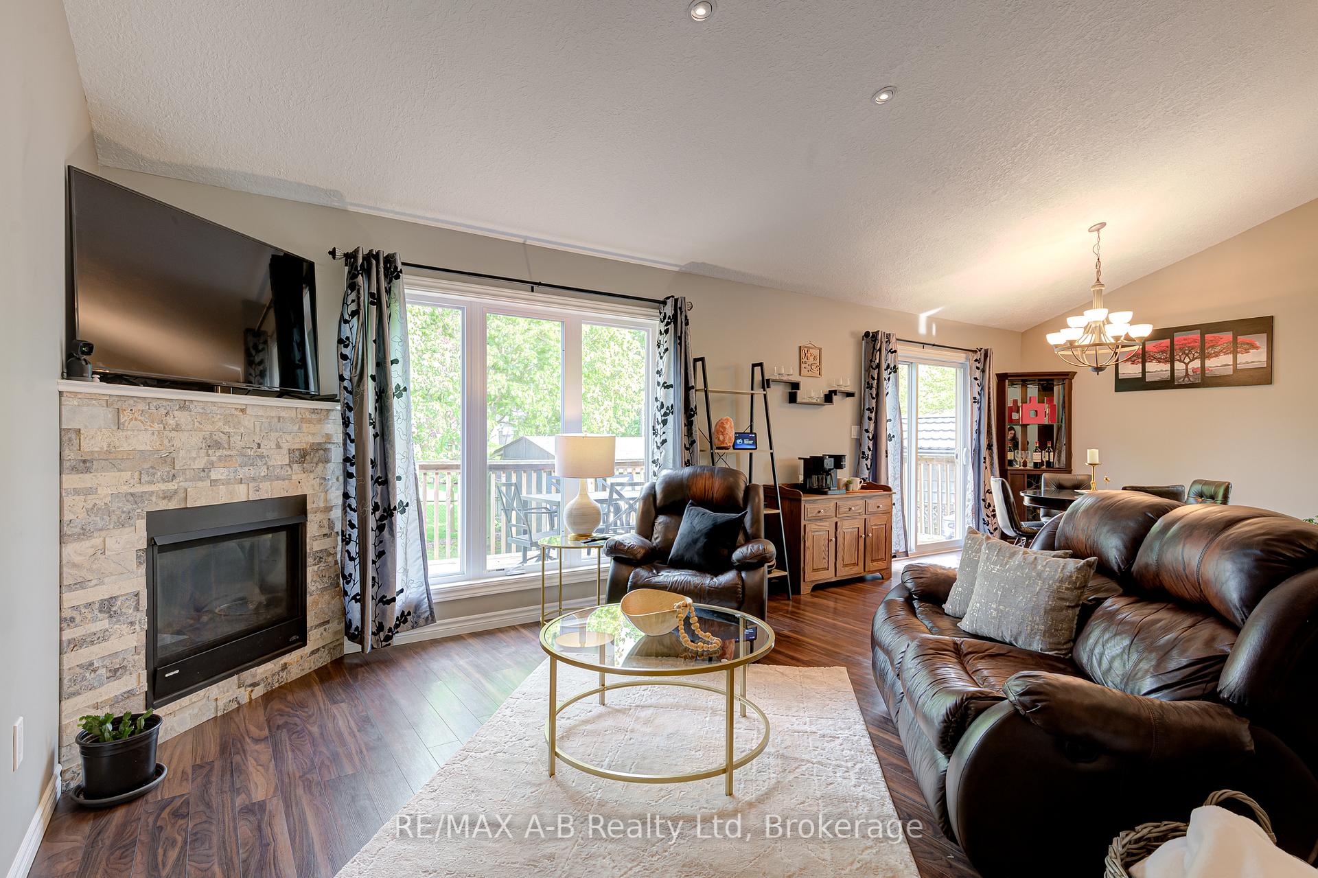 Photo 8 of 79 Sylvia Street, West Perth, Mitchell — HOMEH