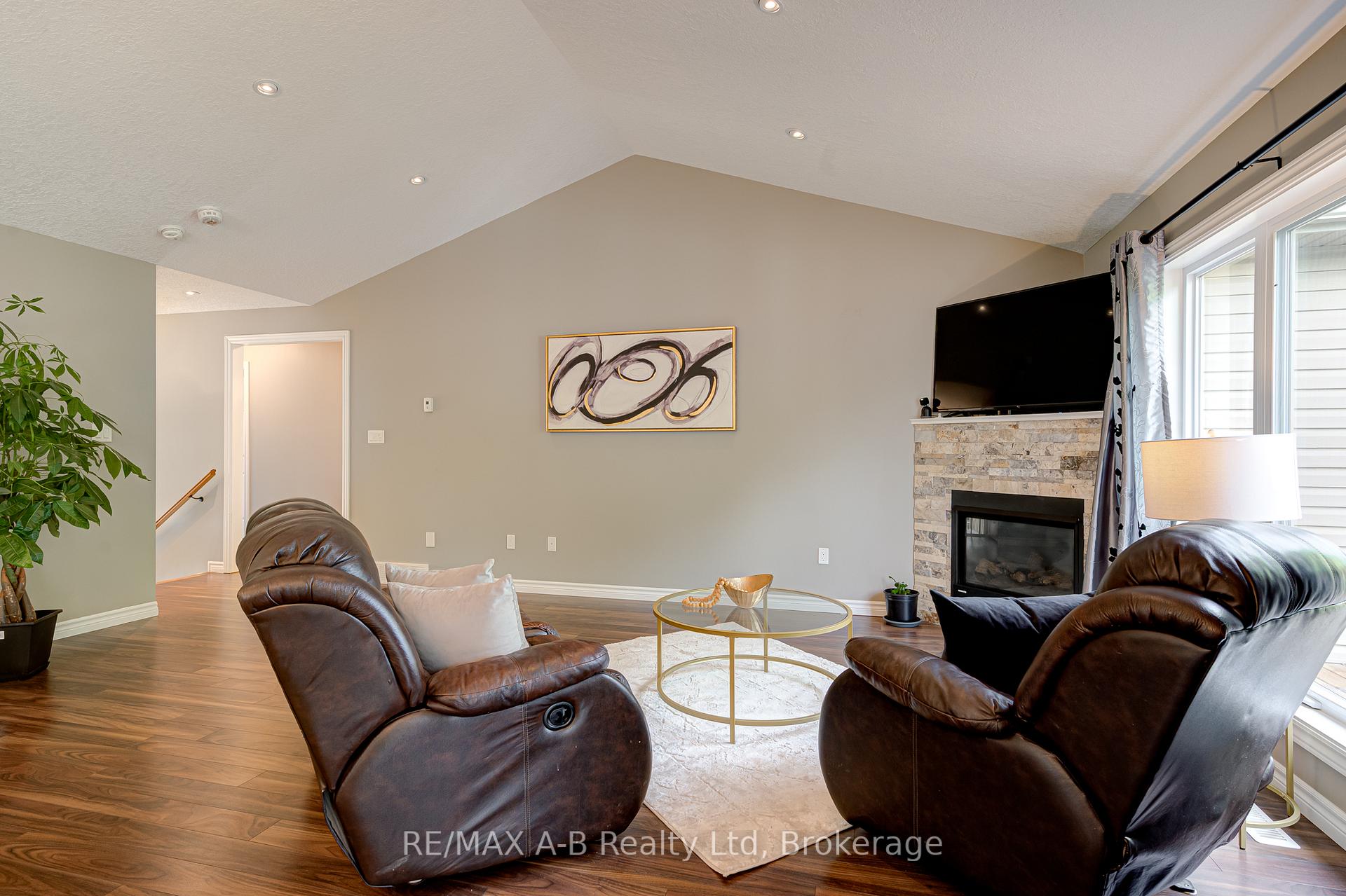 Photo 9 of 79 Sylvia Street, West Perth, Mitchell — HOMEH