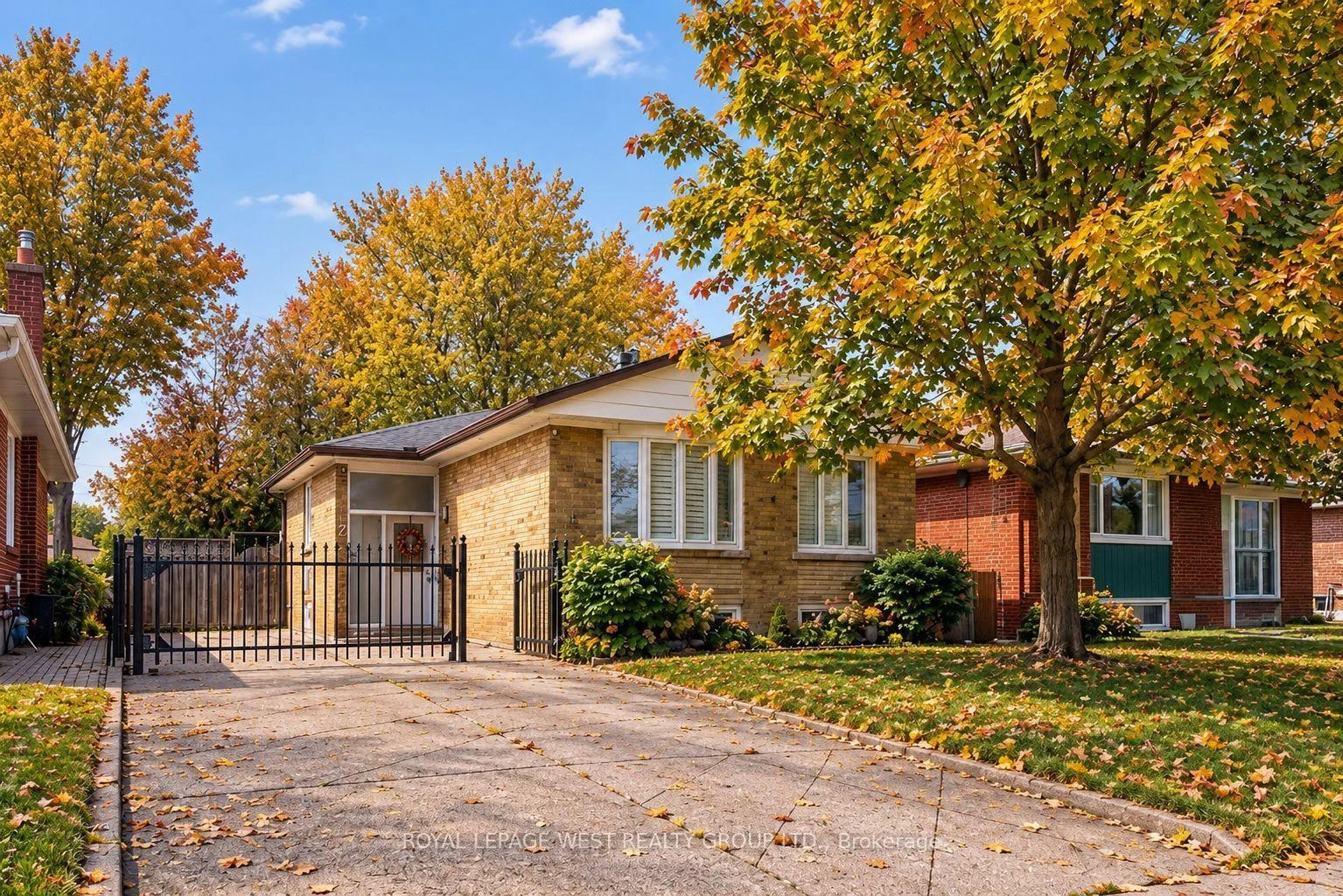 Front of 12 Leavenworth Crescent