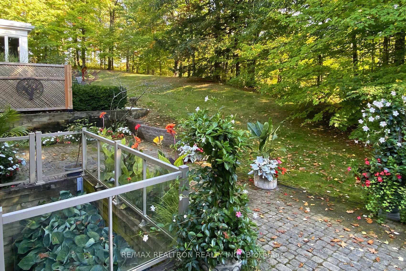 Photo 8 of 462 Beacon Hall Drive, Aurora, Aurora Estates — HOMEH