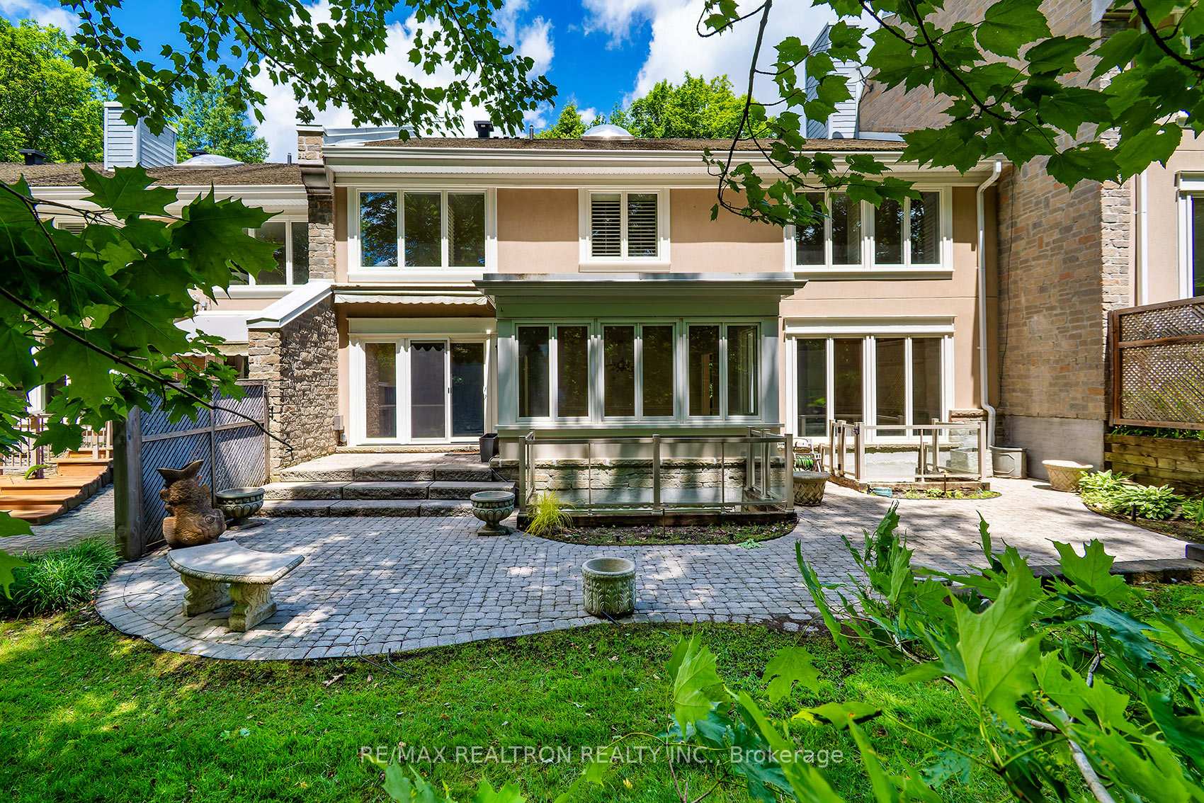 Photo 9 of 462 Beacon Hall Drive, Aurora, Aurora Estates — HOMEH