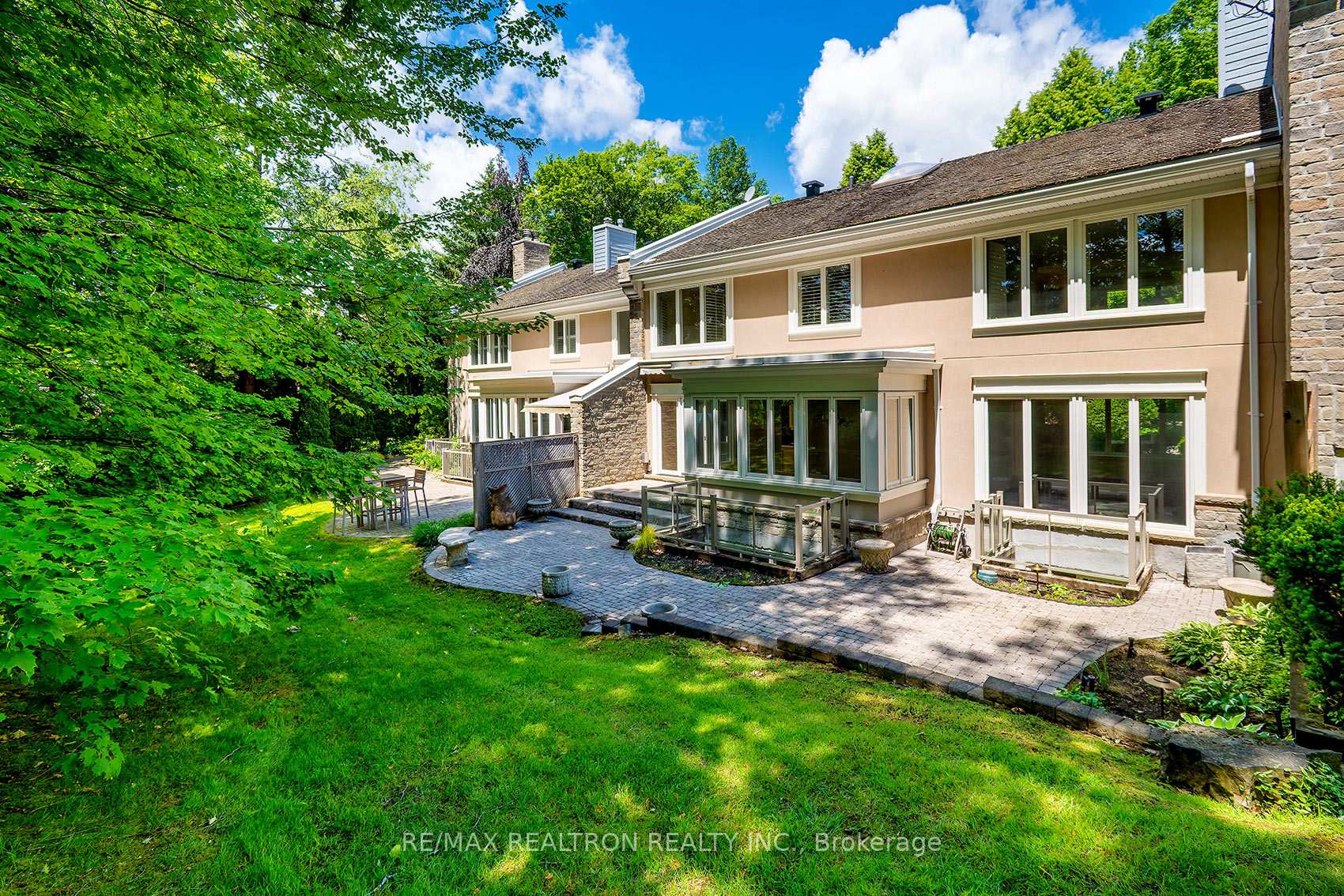 Photo 12 of 462 Beacon Hall Drive, Aurora, Aurora Estates — HOMEH