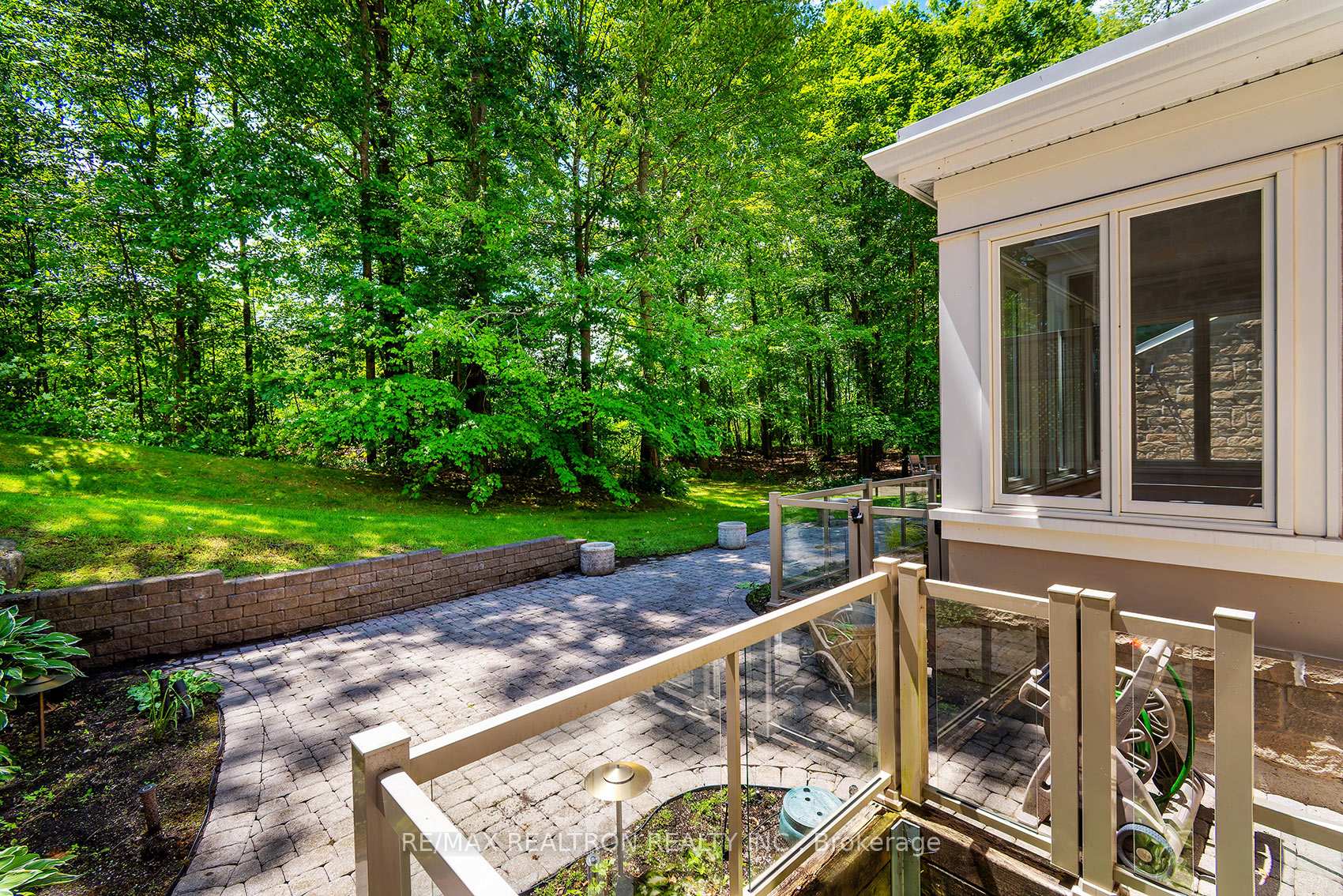 Photo 13 of 462 Beacon Hall Drive, Aurora, Aurora Estates — HOMEH