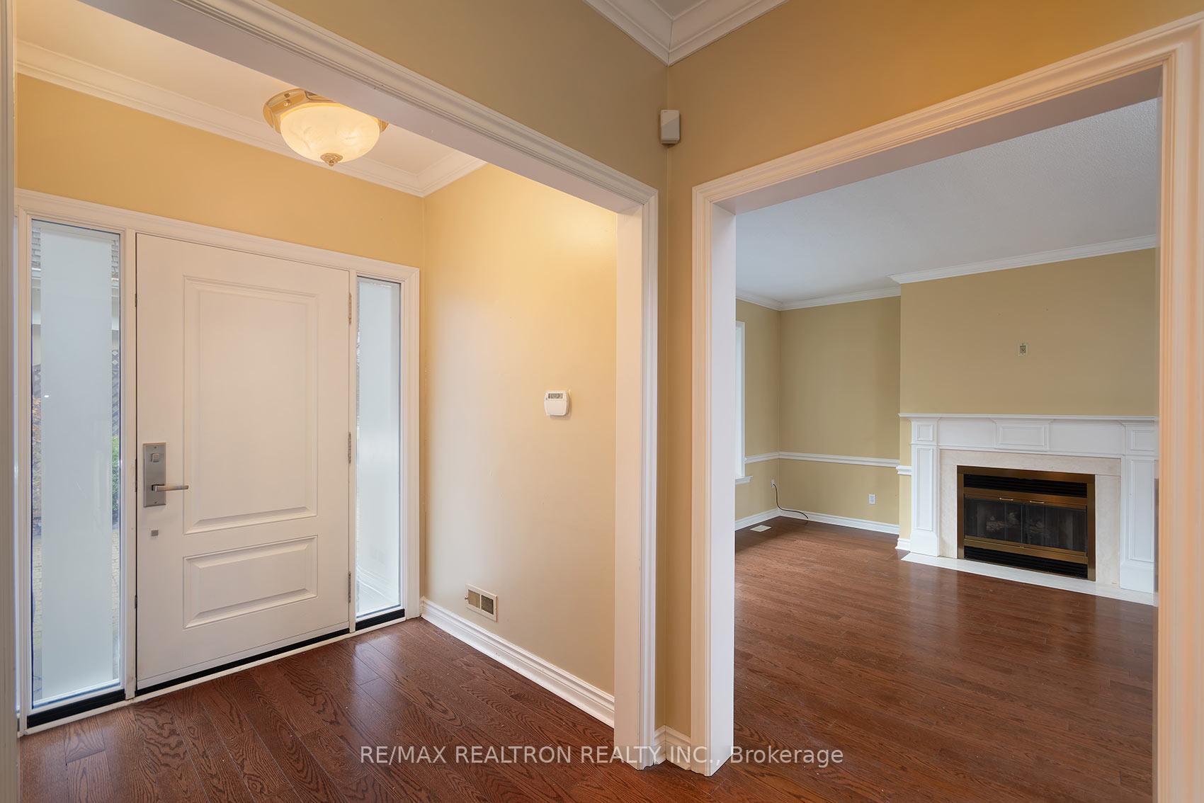 Photo 14 of 462 Beacon Hall Drive, Aurora, Aurora Estates — HOMEH