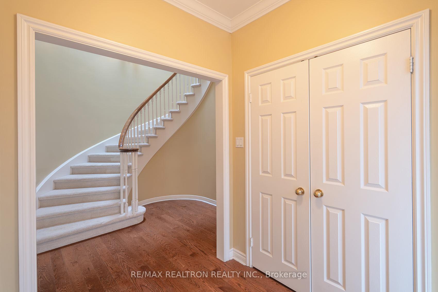 Photo 15 of 462 Beacon Hall Drive, Aurora, Aurora Estates — HOMEH