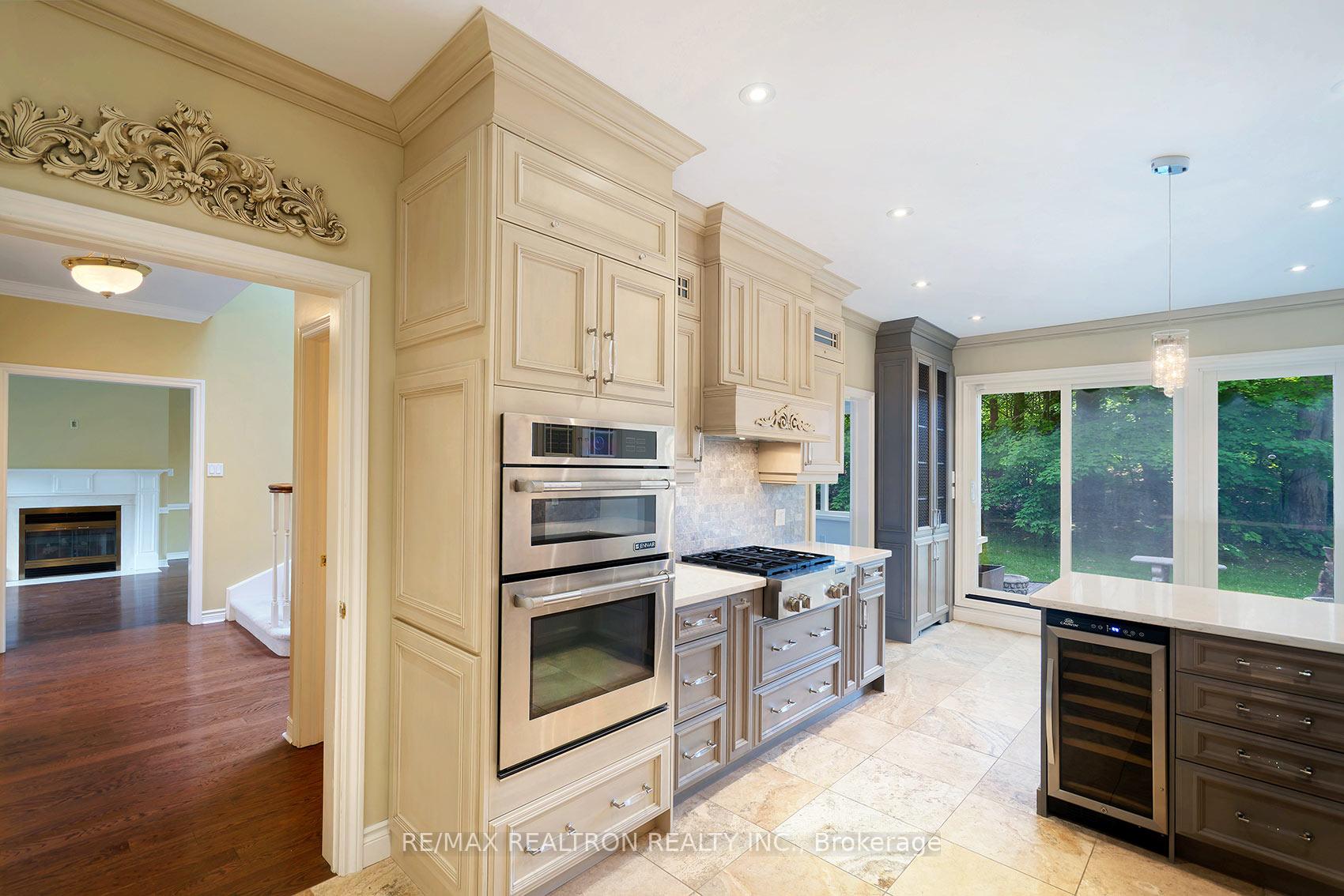Photo 20 of 462 Beacon Hall Drive, Aurora, Aurora Estates — HOMEH
