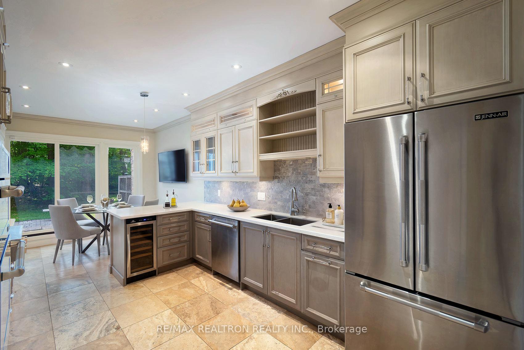 Photo 22 of 462 Beacon Hall Drive, Aurora, Aurora Estates — HOMEH