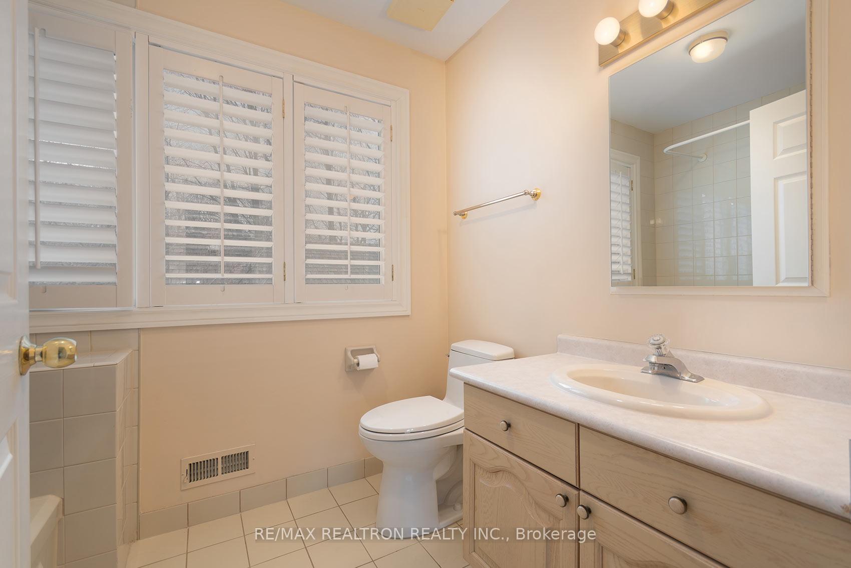 Photo 31 of 462 Beacon Hall Drive, Aurora, Aurora Estates — HOMEH
