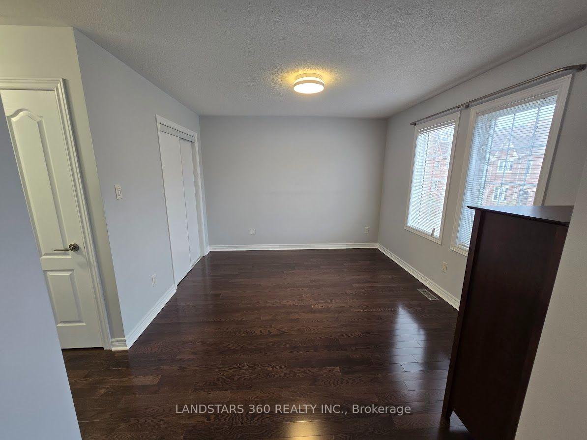 Photo 5 of 19 Azalea Gate Way, Markham, Commerce Valley — HOMEH