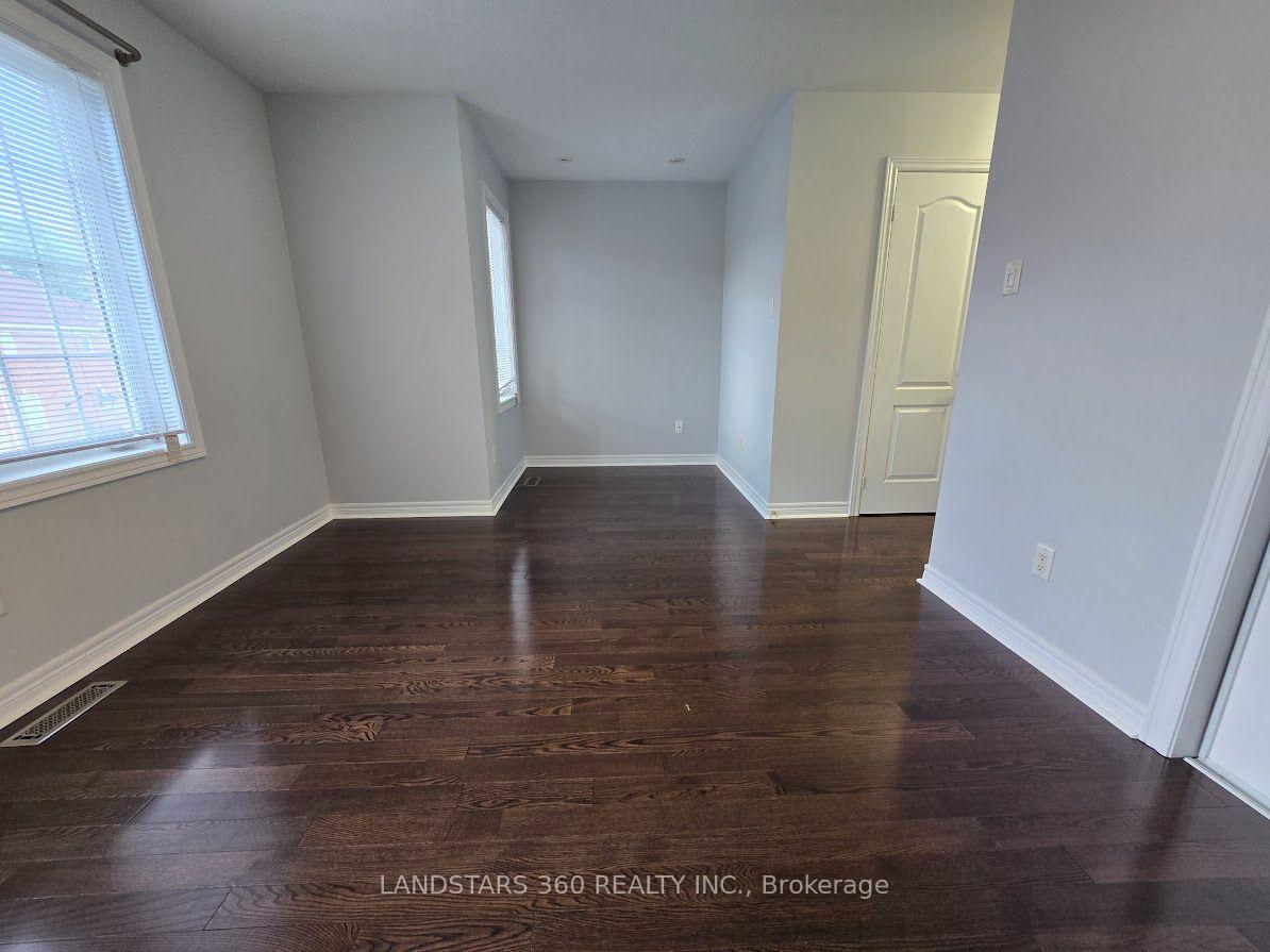 Photo 11 of 19 Azalea Gate Way, Markham, Commerce Valley — HOMEH