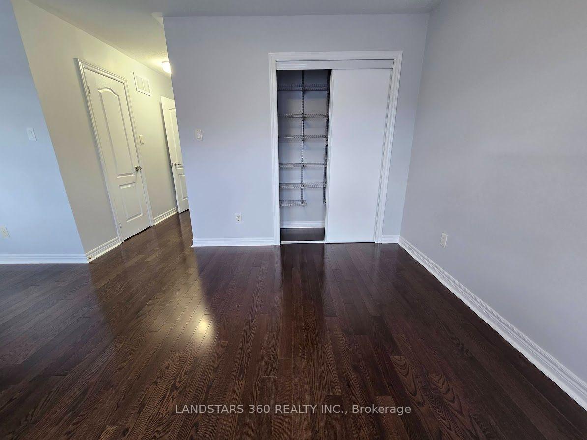 Photo 15 of 19 Azalea Gate Way, Markham, Commerce Valley — HOMEH