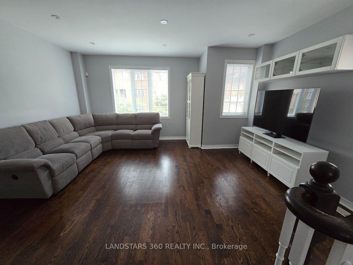 Photo 16 of 19 Azalea Gate Way, Markham, Commerce Valley — HOMEH