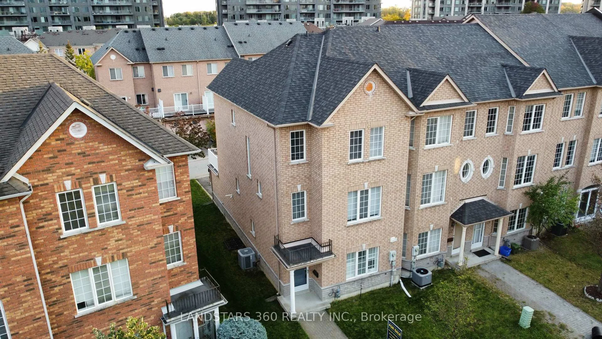 Photo 7 of 19 Azalea Gate Way, Markham, Commerce Valley — HOMEH