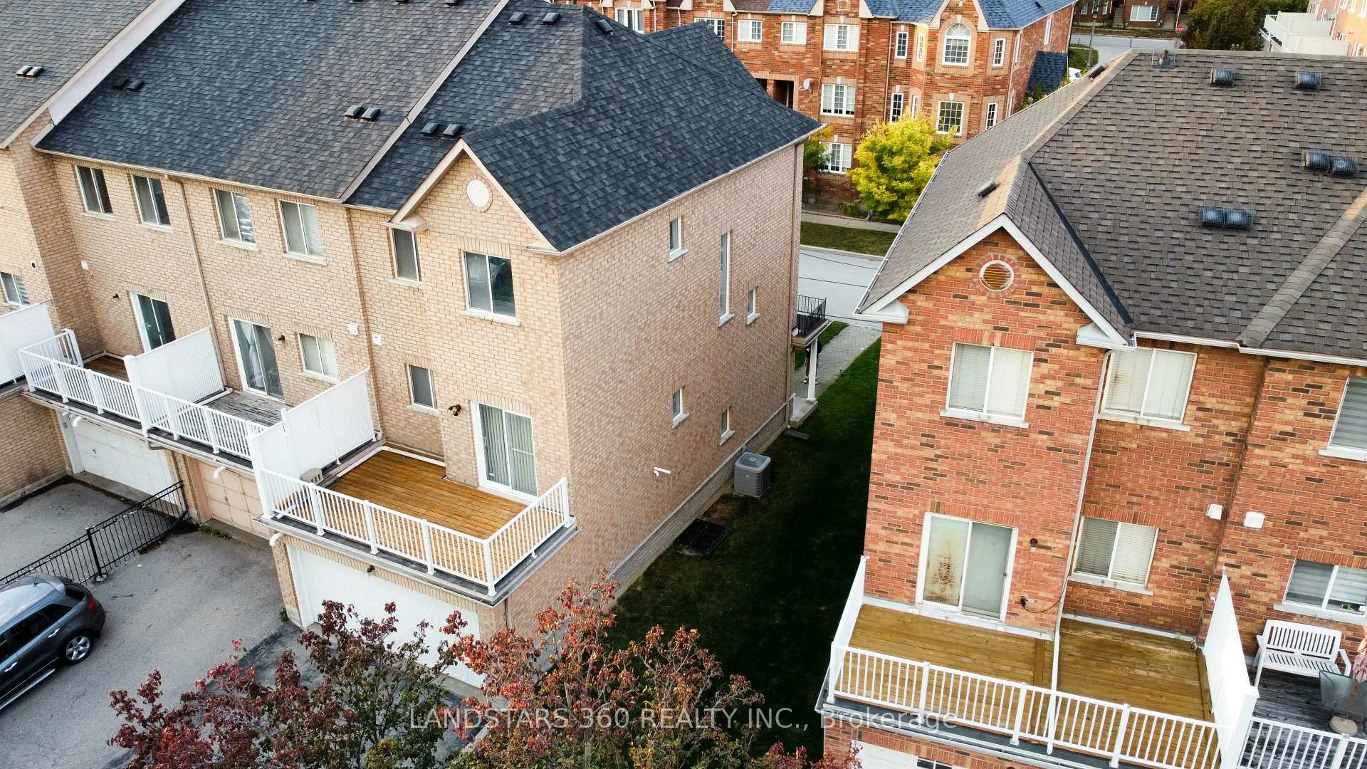 Photo 10 of 19 Azalea Gate Way, Markham, Commerce Valley — HOMEH