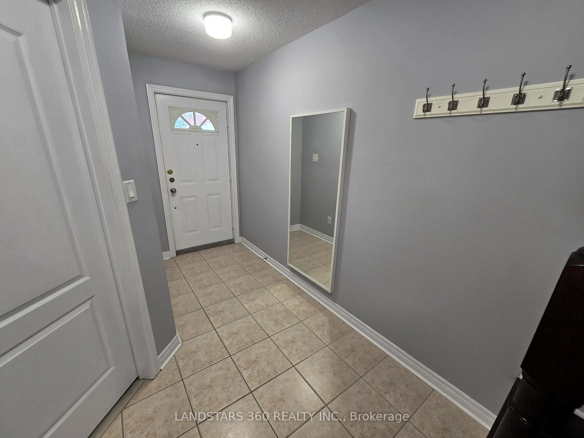 Photo 17 of 19 Azalea Gate Way, Markham, Commerce Valley — HOMEH