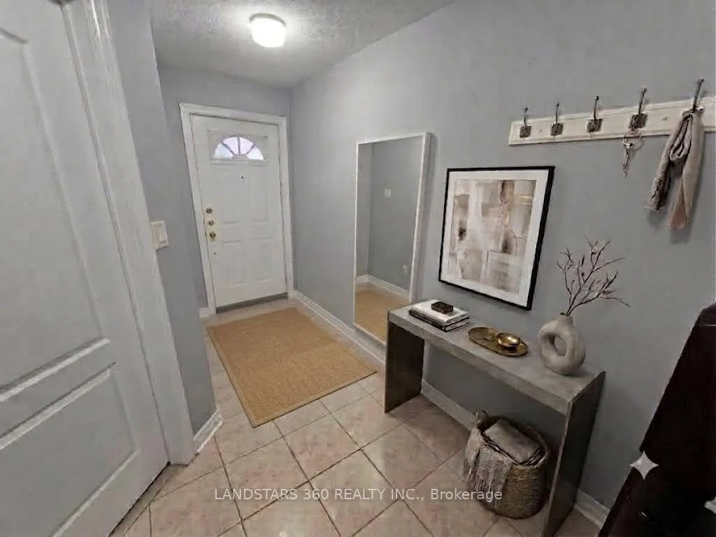 Photo 14 of 19 Azalea Gate Way, Markham, Commerce Valley — HOMEH