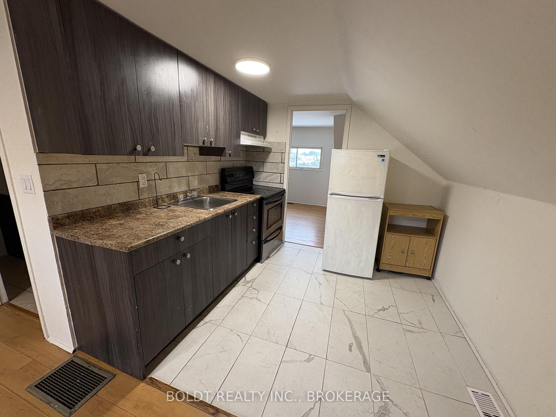 Photo 3 of 5145 Rice Crescent, Niagara Falls, Downtown — HOMEH