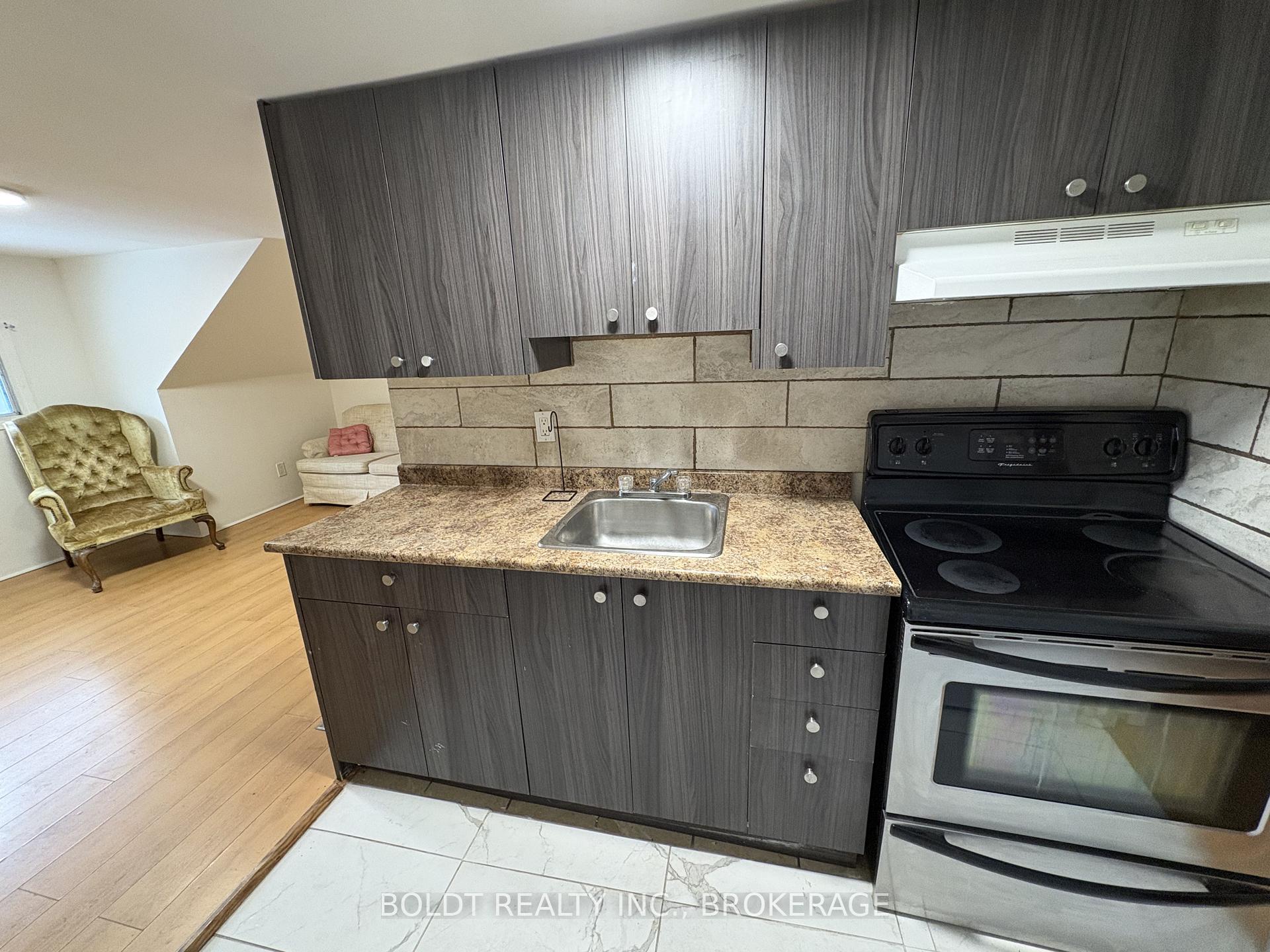 Photo 4 of 5145 Rice Crescent, Niagara Falls, Downtown — HOMEH