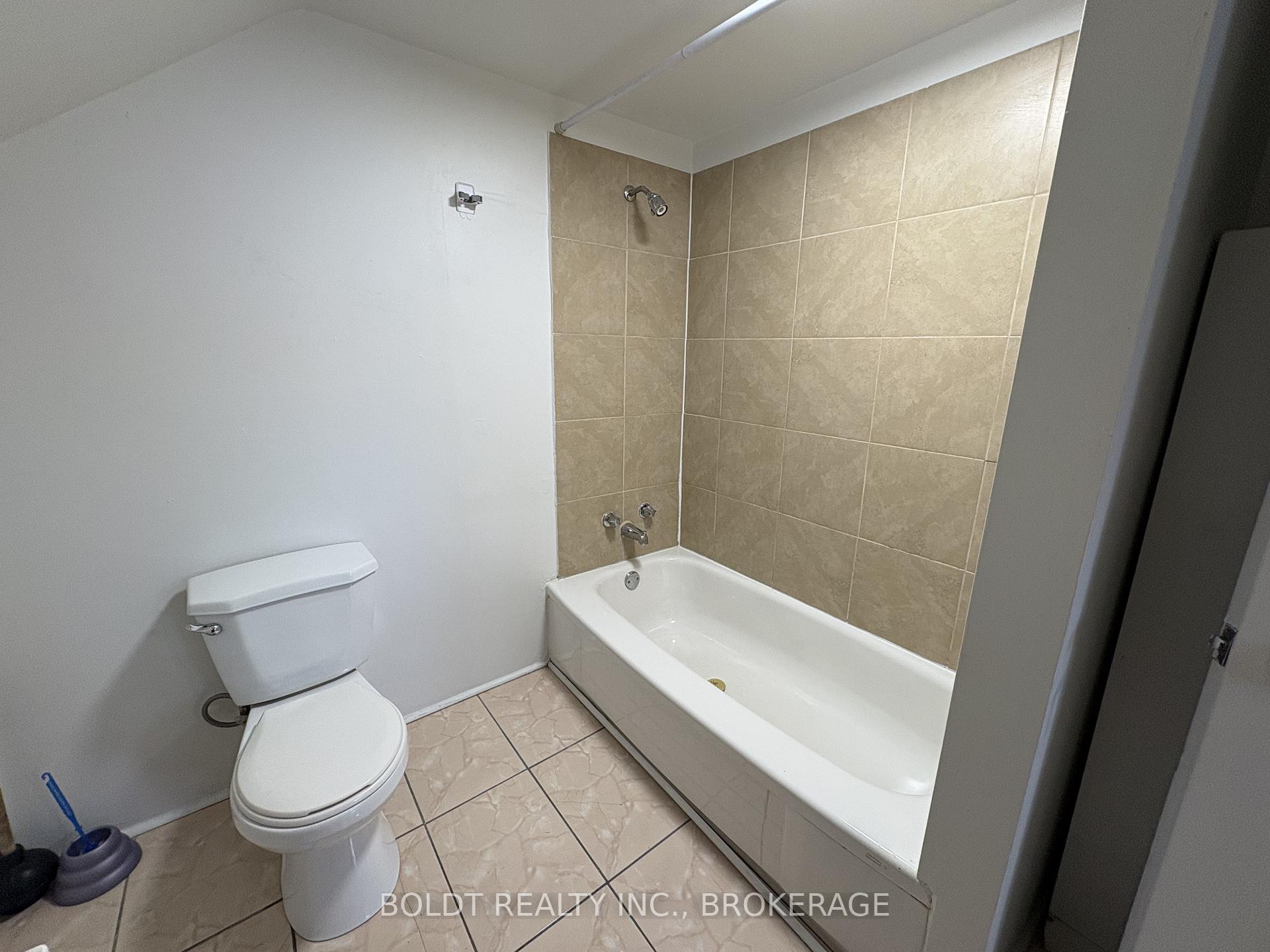 Photo 6 of 5145 Rice Crescent, Niagara Falls, Downtown — HOMEH