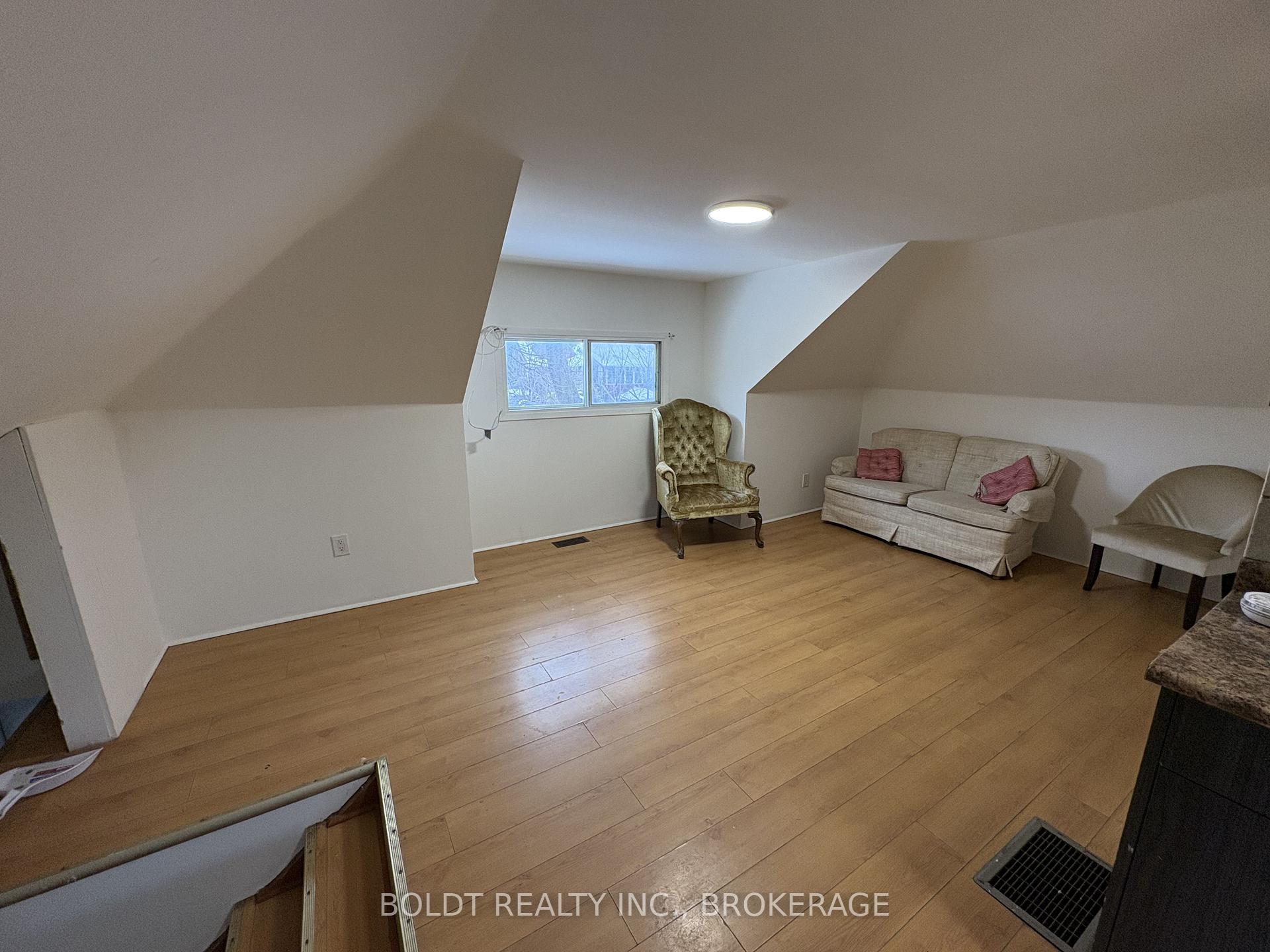 Photo 7 of 5145 Rice Crescent, Niagara Falls, Downtown — HOMEH