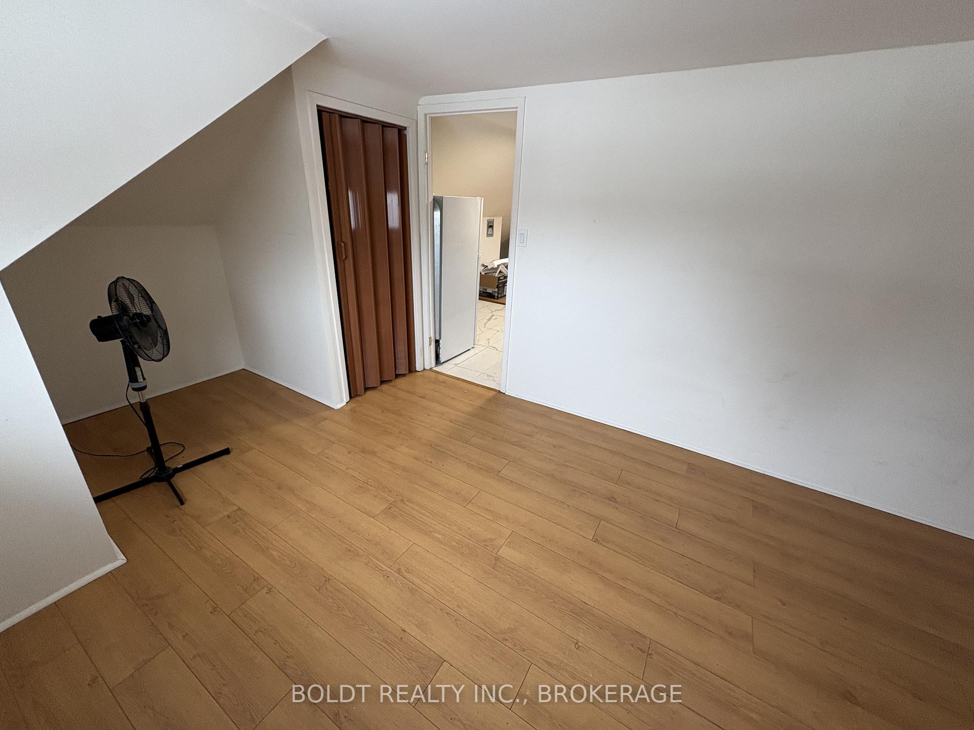 Photo 8 of 5145 Rice Crescent, Niagara Falls, Downtown — HOMEH