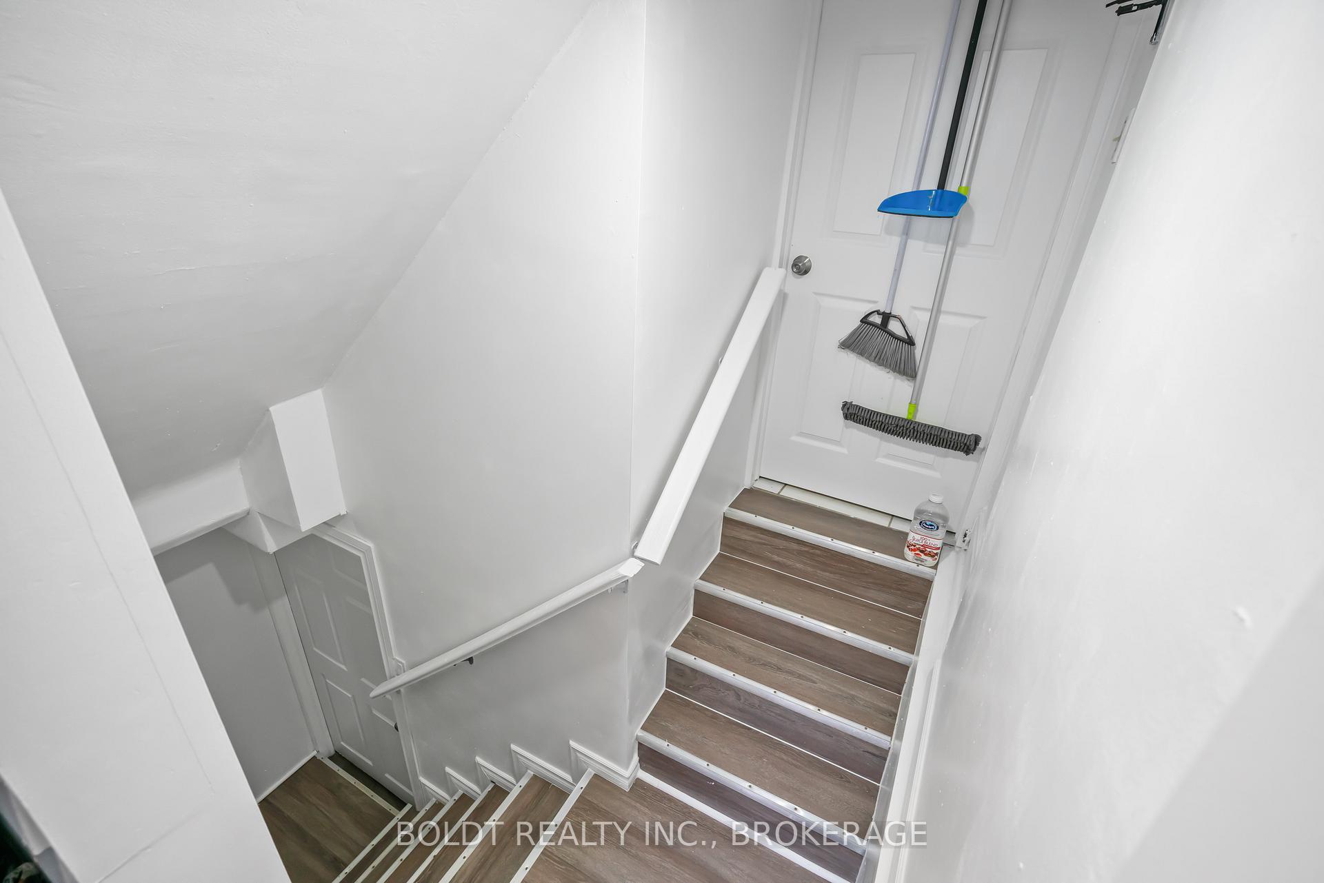 Photo 9 of 5145 Rice Crescent, Niagara Falls, Downtown — HOMEH