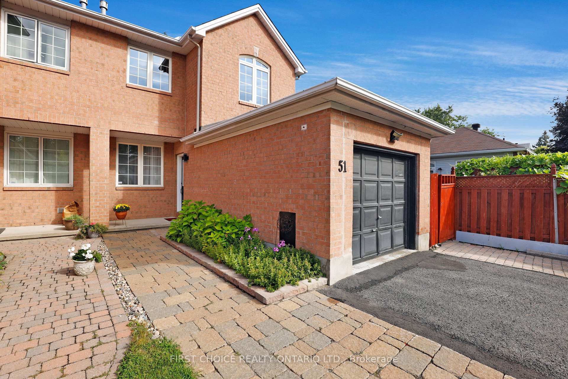 Photo 3 of 51 Central Park Drive, Ottawa, Central Park — HOMEH
