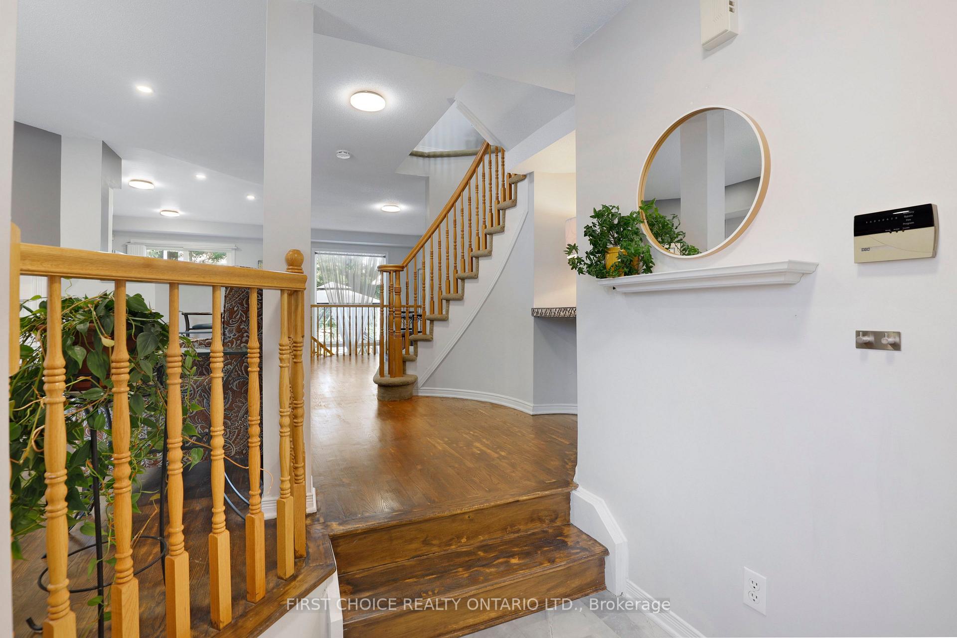 Photo 4 of 51 Central Park Drive, Ottawa, Central Park — HOMEH