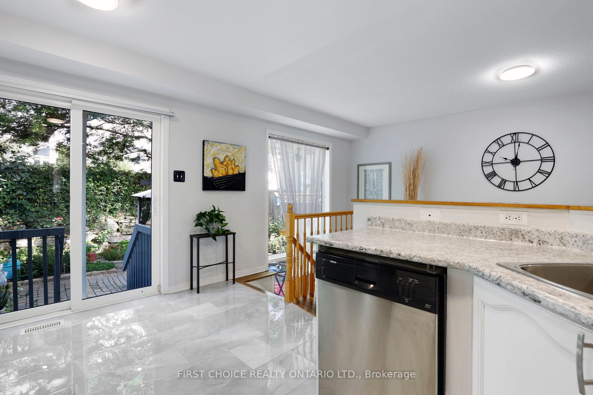 Photo 18 of 51 Central Park Drive, Ottawa, Central Park — HOMEH