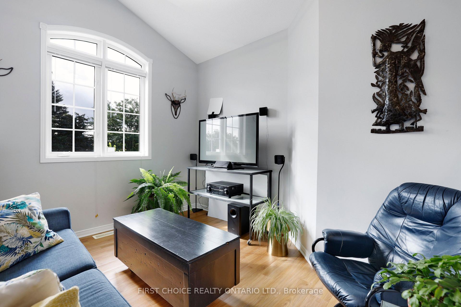 Photo 21 of 51 Central Park Drive, Ottawa, Central Park — HOMEH