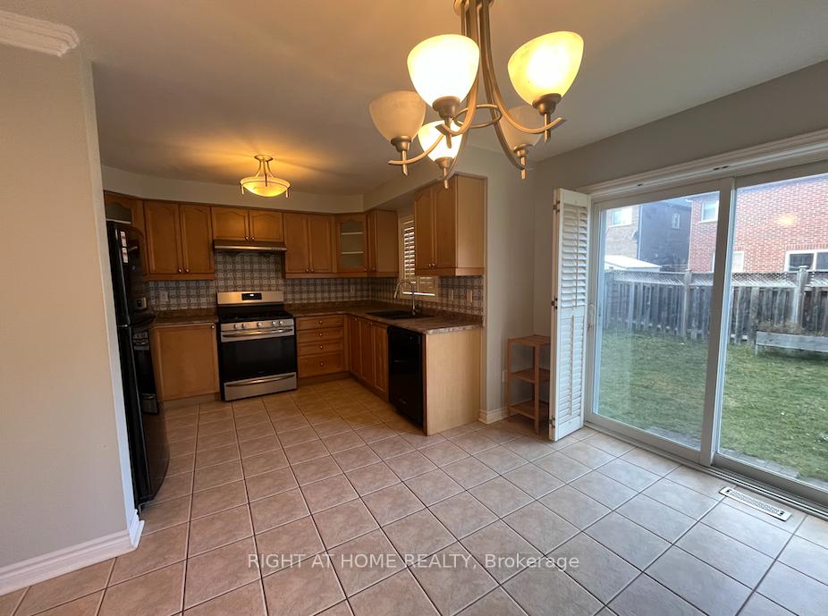 Photo 6 of Unit Main, 22 Amboise Crescent, Brampton, Fletcher's Meadow — HOMEH