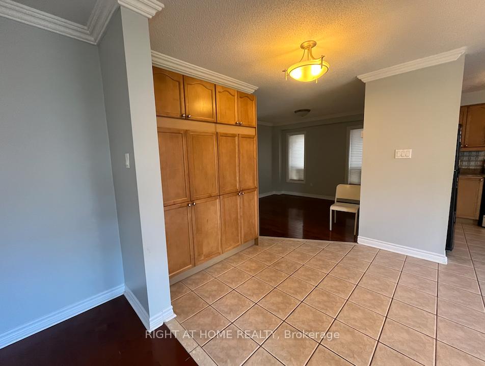 Photo 8 of Unit Main, 22 Amboise Crescent, Brampton, Fletcher's Meadow — HOMEH
