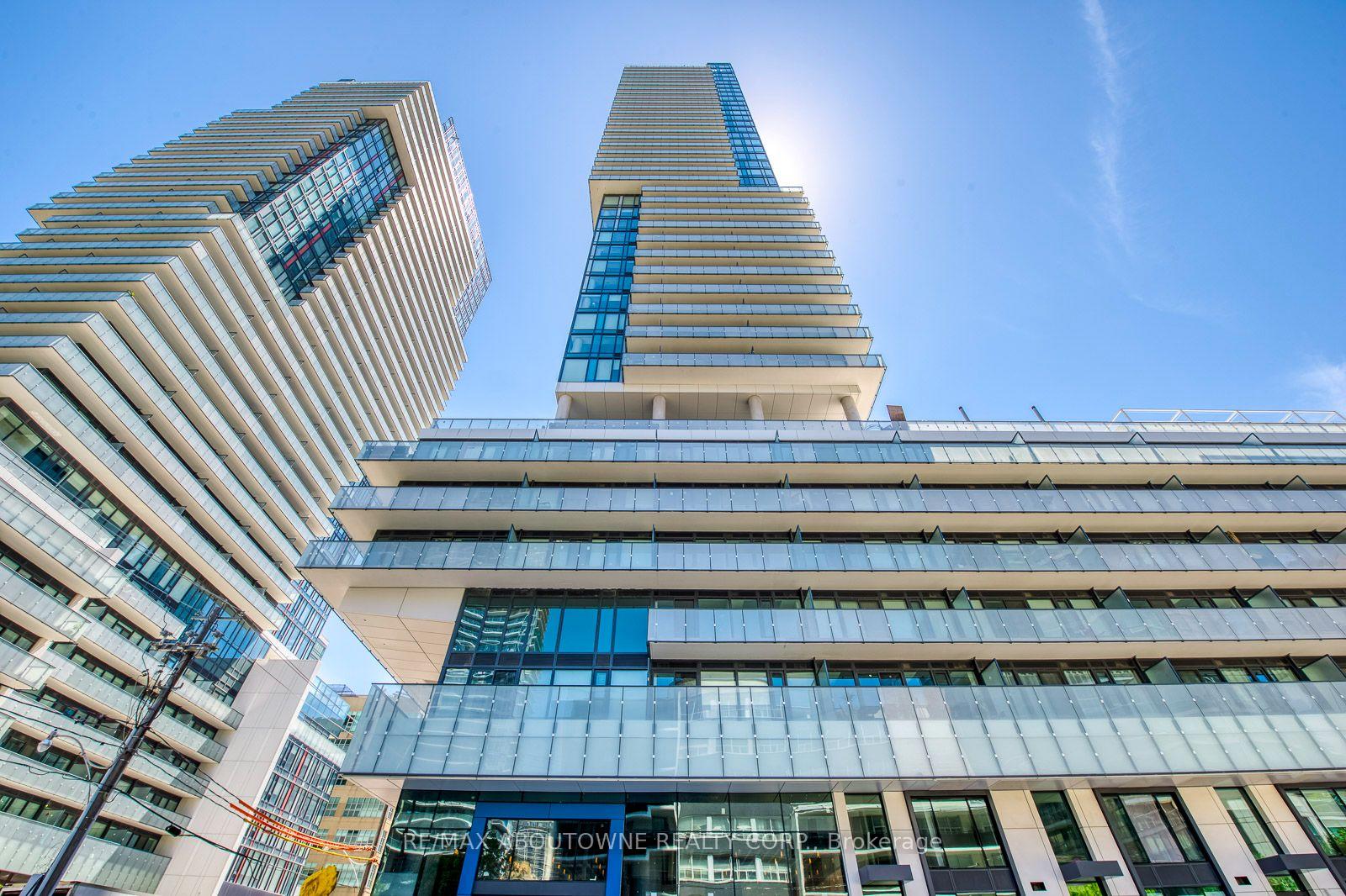 Photo 2 of Unit 2010, 161 Roehampton Avenue, Toronto, Mount Pleasant West — HOMEH