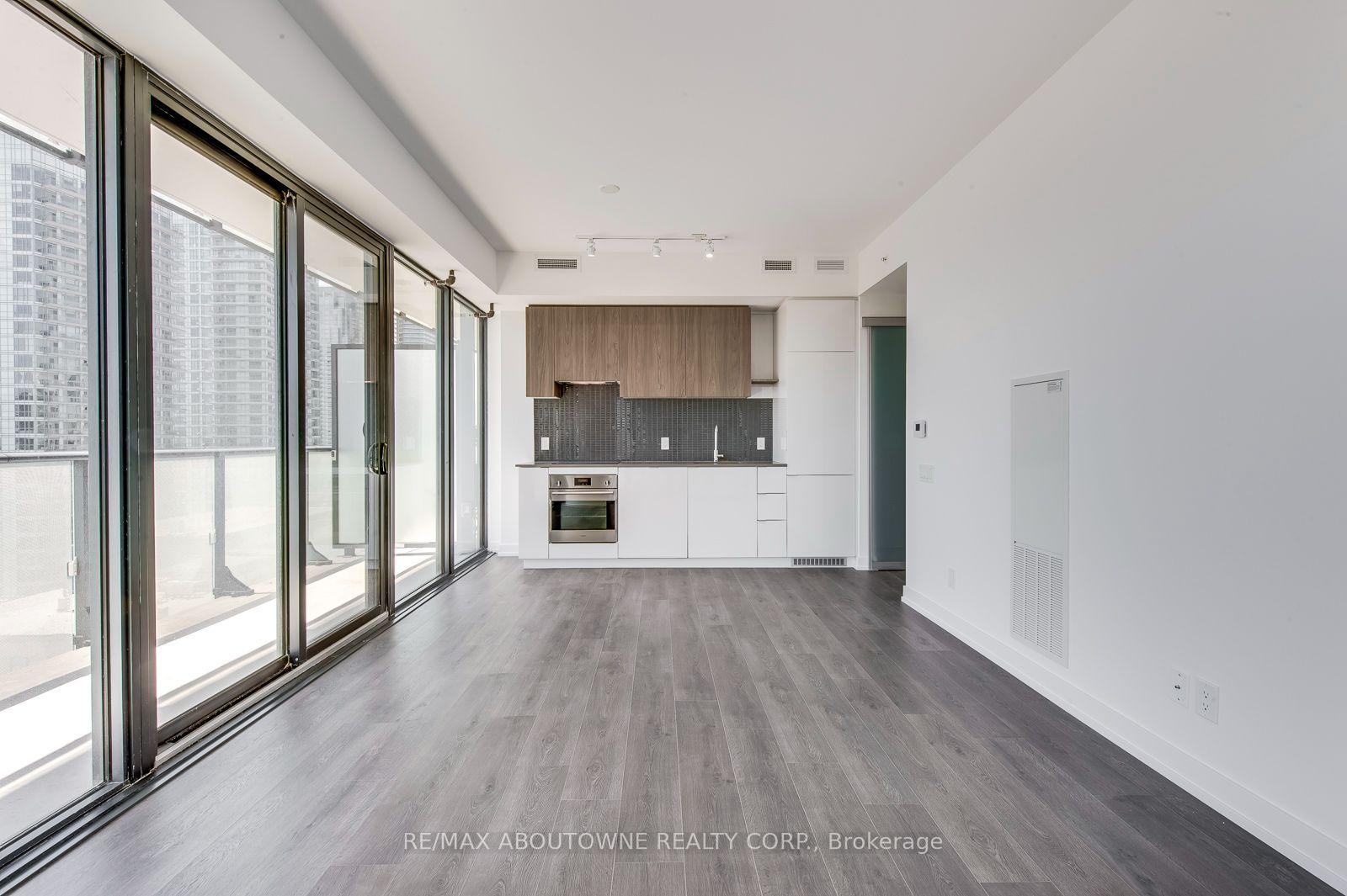 Photo 10 of Unit 2010, 161 Roehampton Avenue, Toronto, Mount Pleasant West — HOMEH