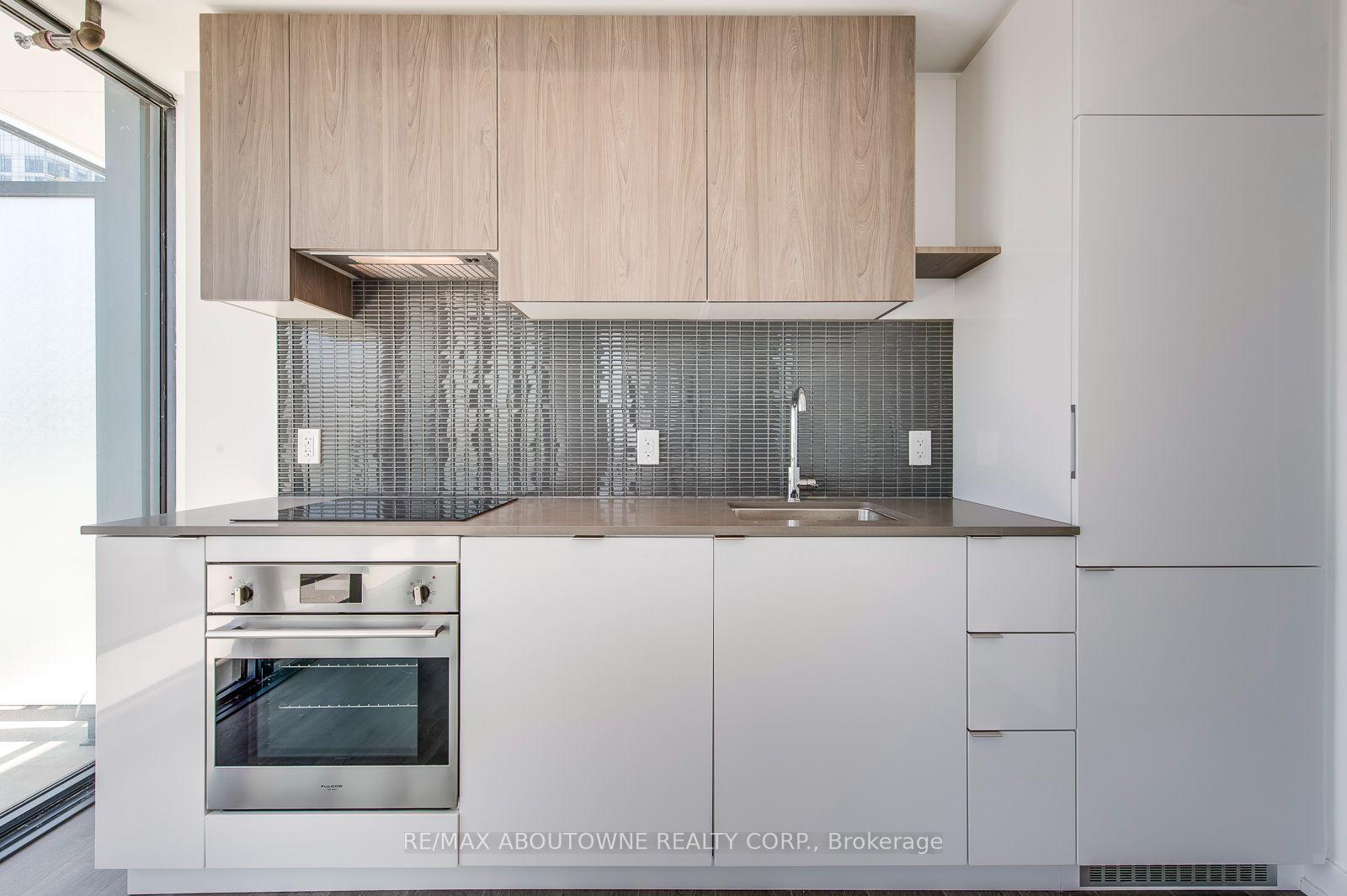 Photo 12 of Unit 2010, 161 Roehampton Avenue, Toronto, Mount Pleasant West — HOMEH