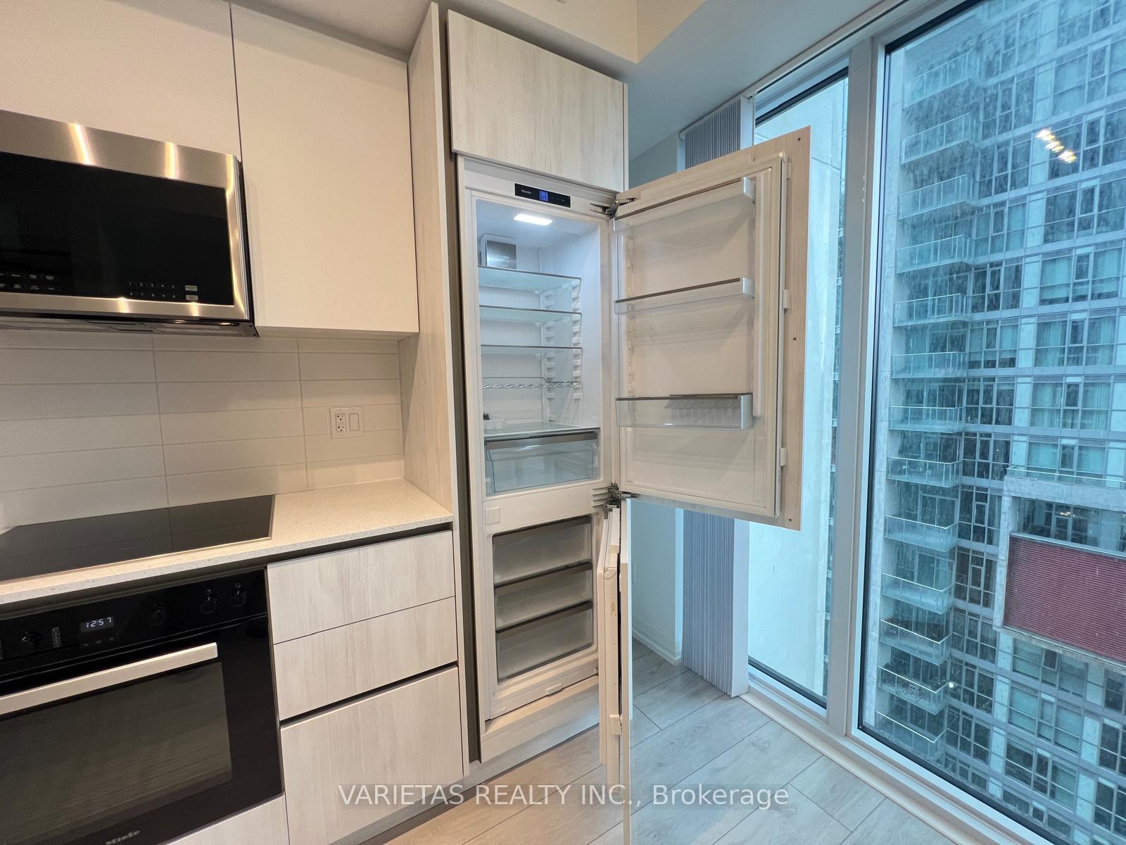Photo 9 of Unit 2016, 400 King Street W, Toronto, Waterfront Communities — HOMEH