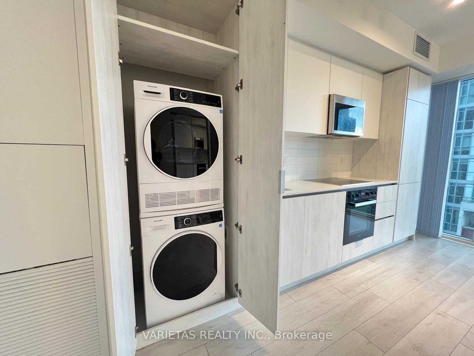 Photo 10 of Unit 2016, 400 King Street W, Toronto, Waterfront Communities — HOMEH