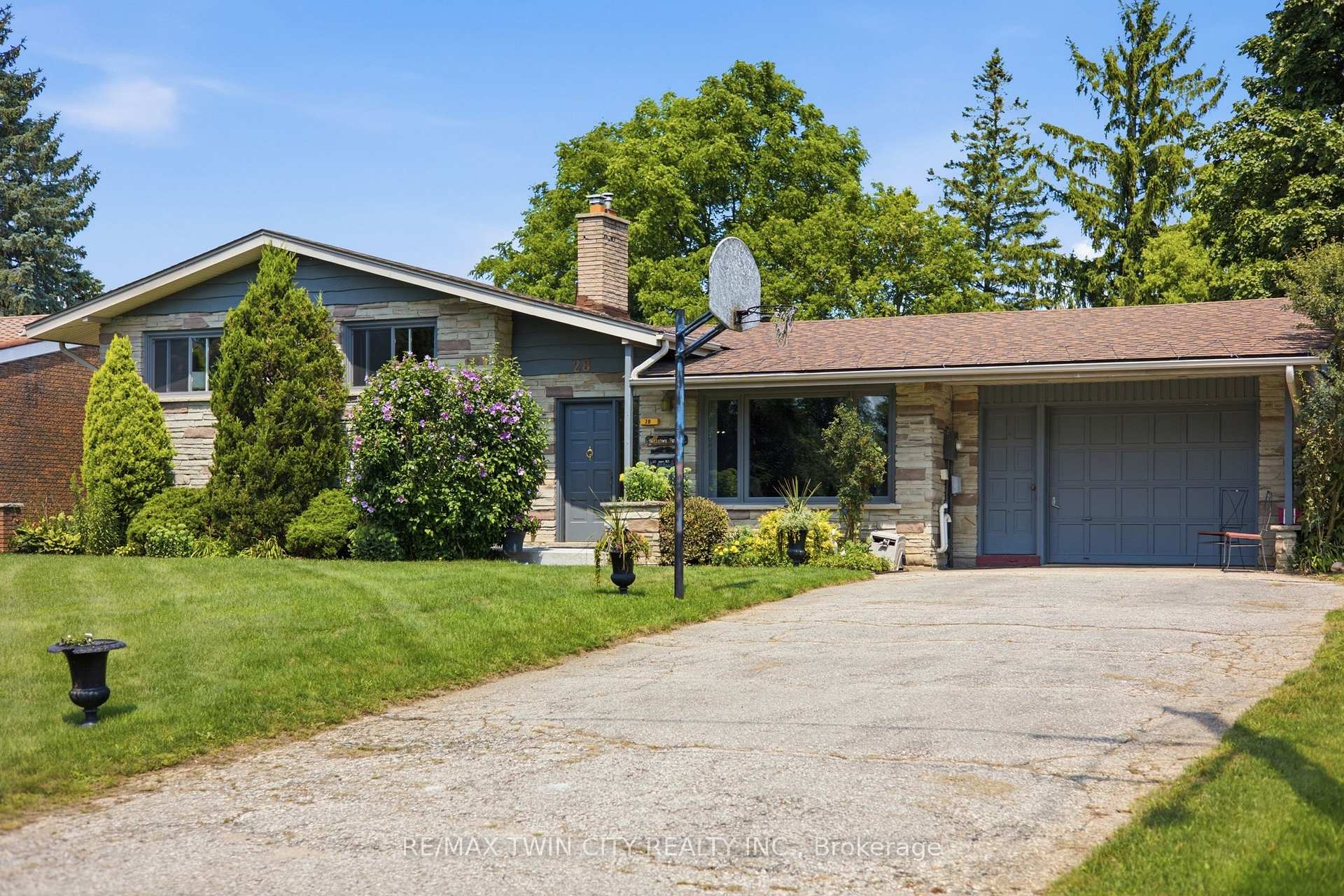 Photo 2 of 28 Alice Crescent, Wilmot — HOMEH