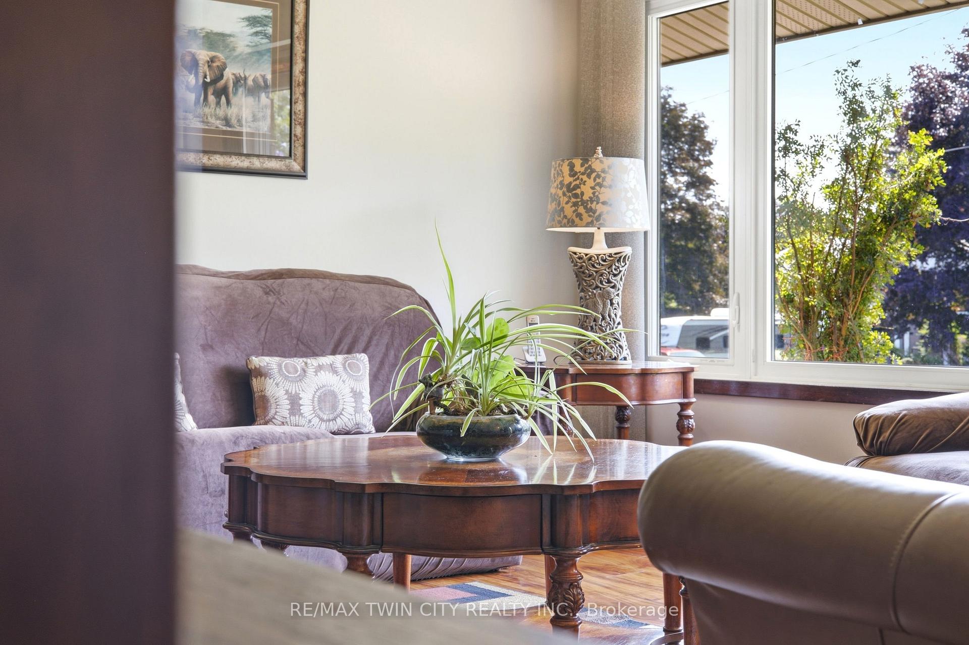 Photo 5 of 28 Alice Crescent, Wilmot — HOMEH