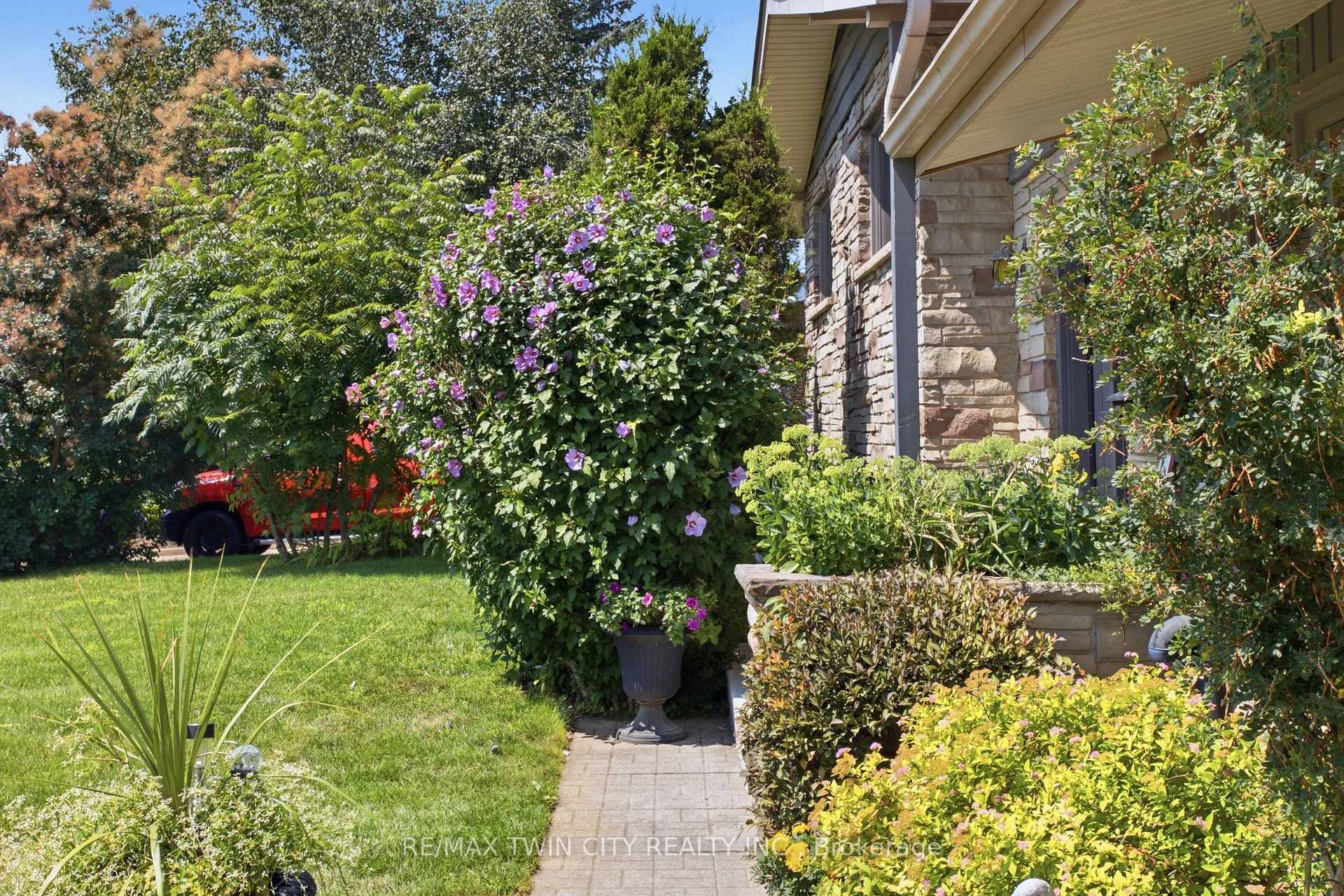 Photo 31 of 28 Alice Crescent, Wilmot — HOMEH