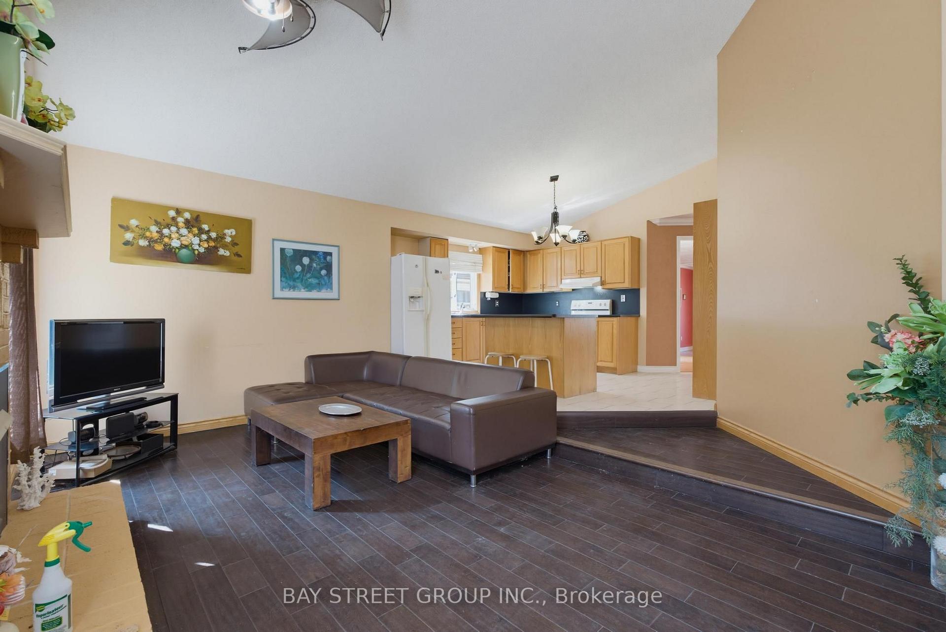 Photo 19 of 1019 Aldersbrook Road, London, North I — HOMEH