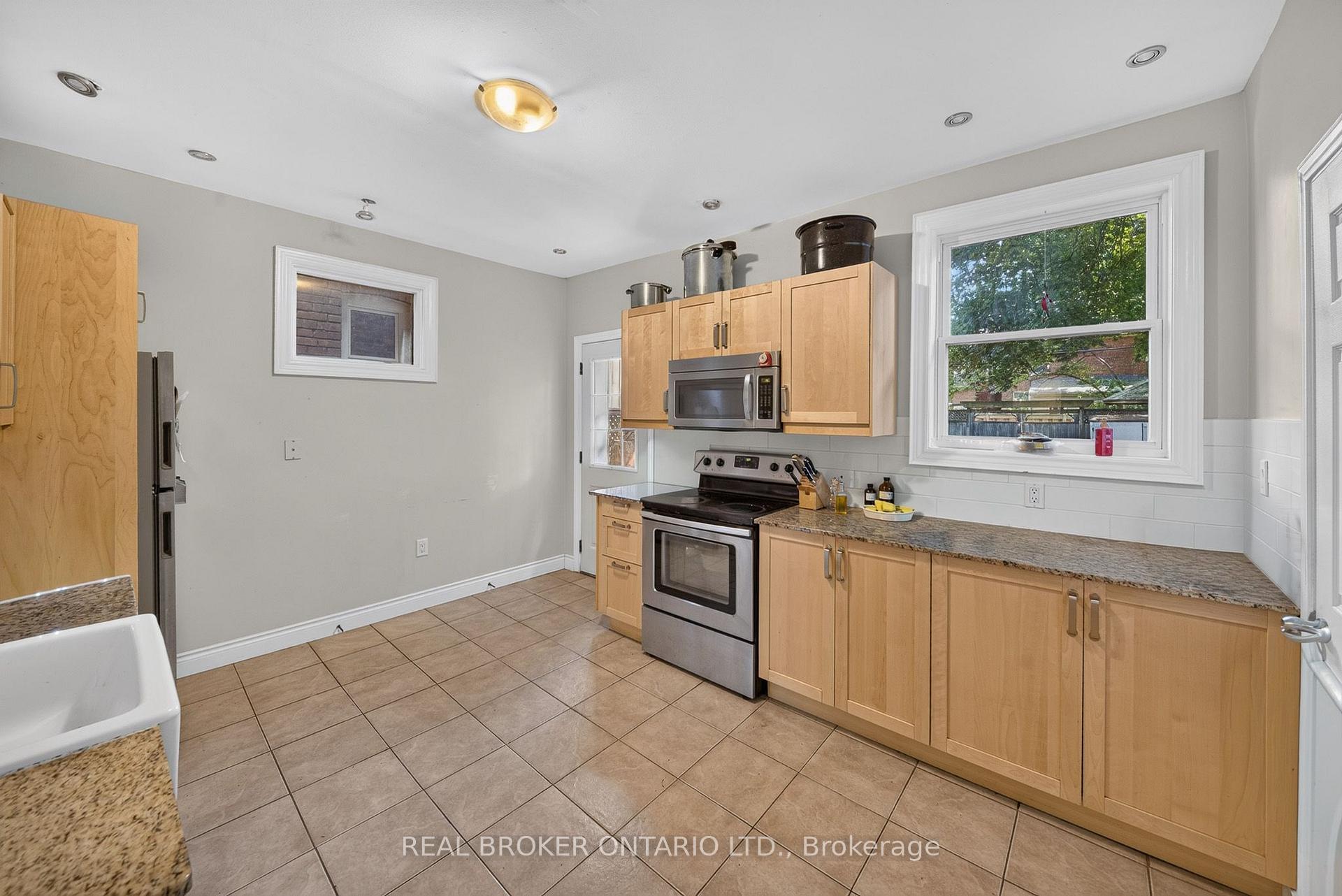 Photo 11 of 109 Gladstone Avenue, Hamilton, St. Clair — HOMEH
