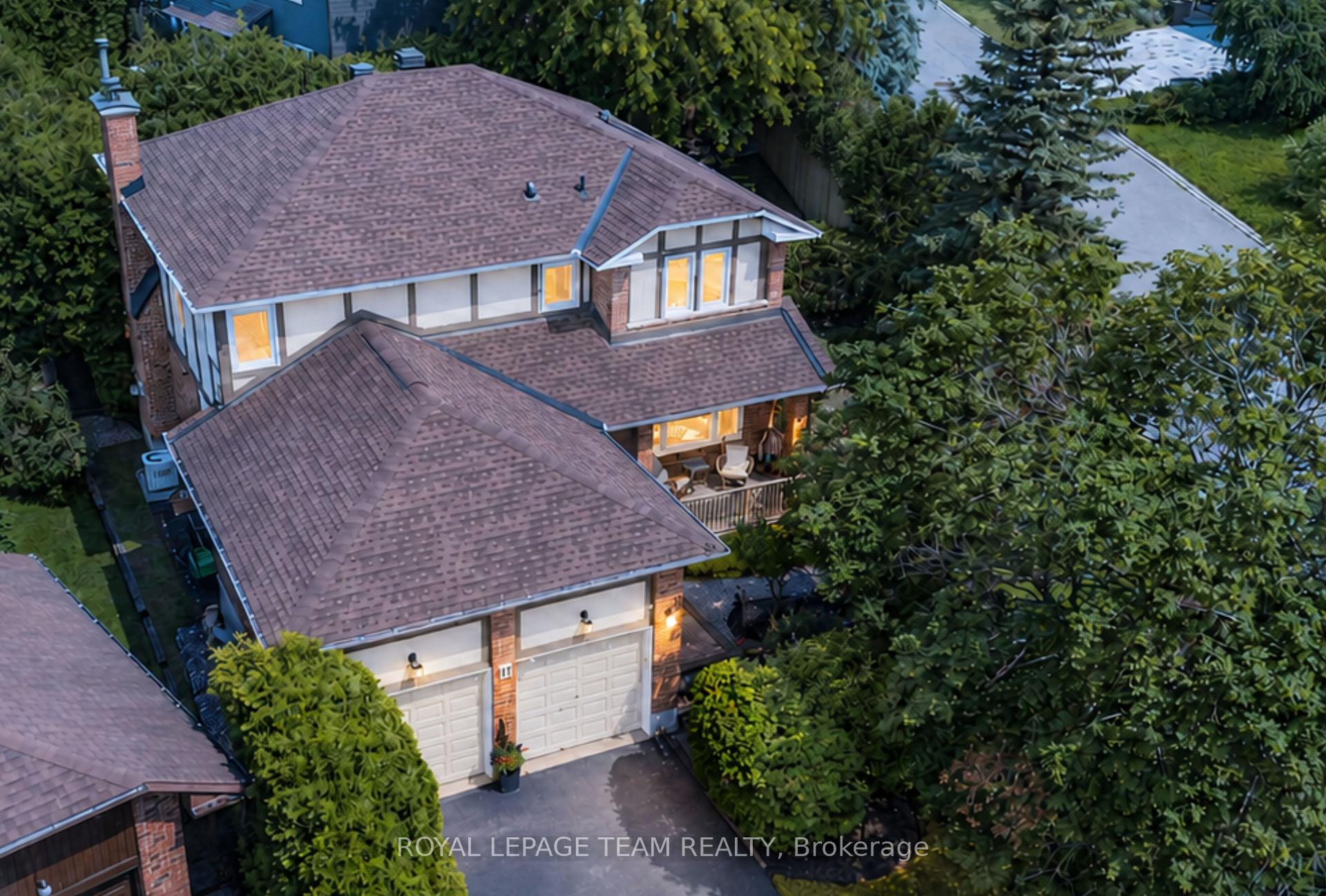Front of 11 Fessenden Way