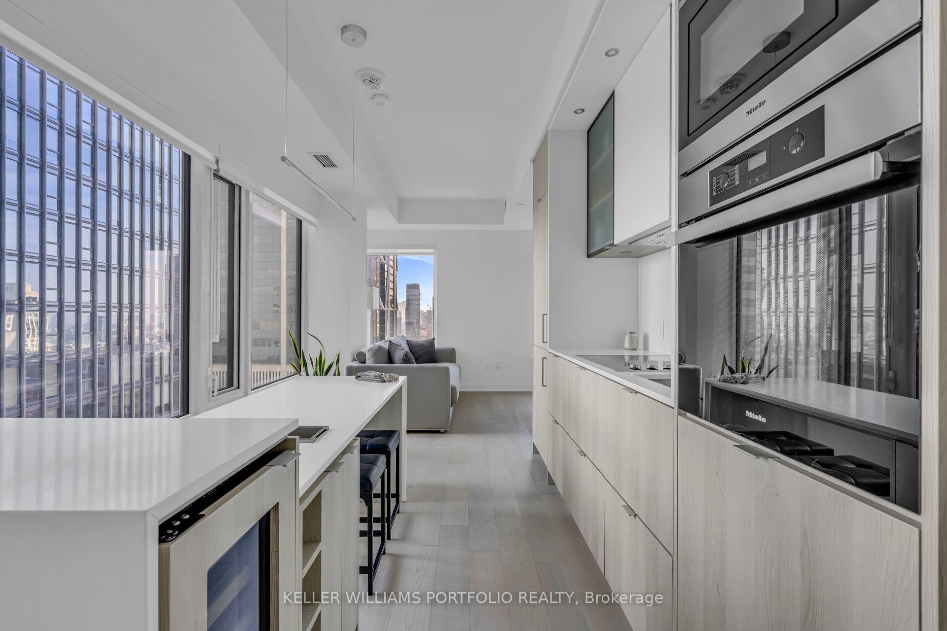 Photo 4 of Unit 2709, 11 Yorkville Avenue, Toronto, The Annex — HOMEH