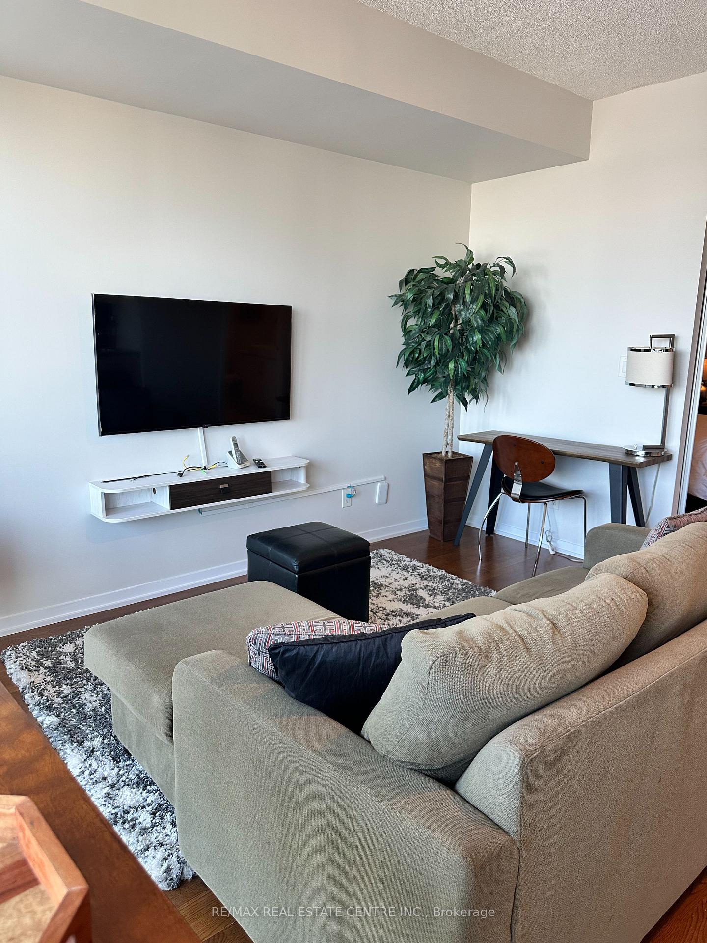 Photo 3 of Unit 4706, 65 Bremner Boulevard, Toronto, Waterfront Communities — HOMEH