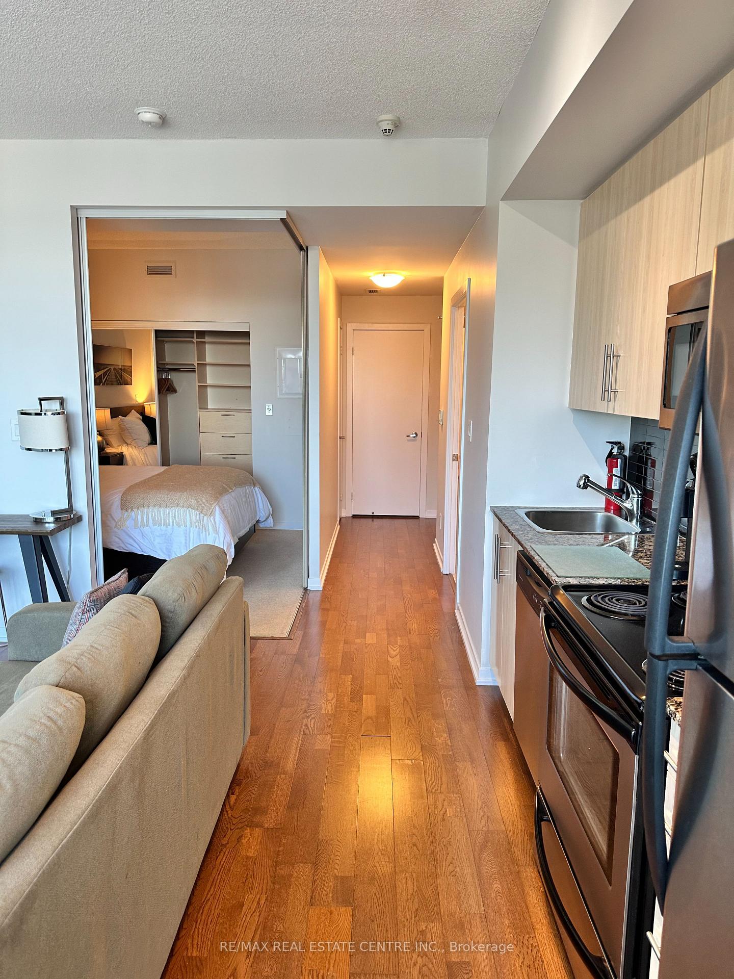 Photo 6 of Unit 4706, 65 Bremner Boulevard, Toronto, Waterfront Communities — HOMEH