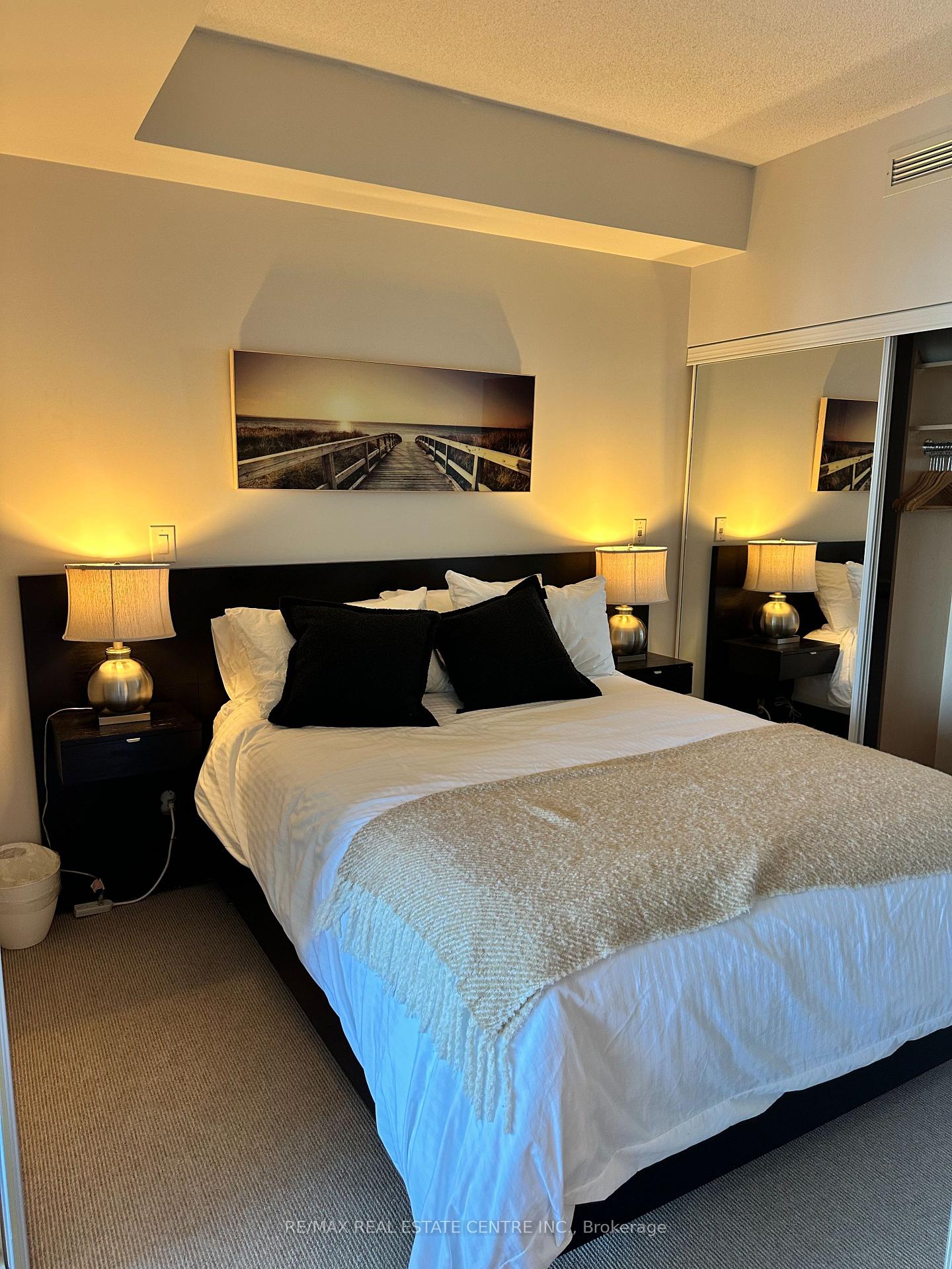 Photo 8 of Unit 4706, 65 Bremner Boulevard, Toronto, Waterfront Communities — HOMEH